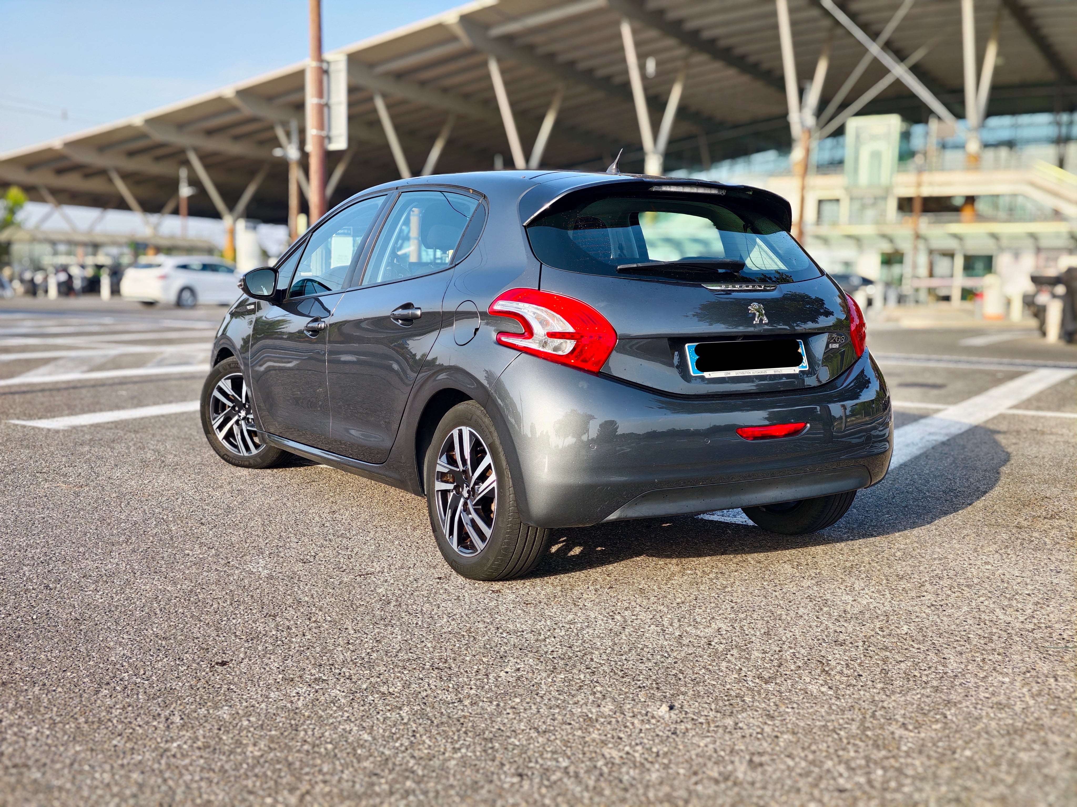 Peugeot 208 Gare Aix Tgv A avec GPS