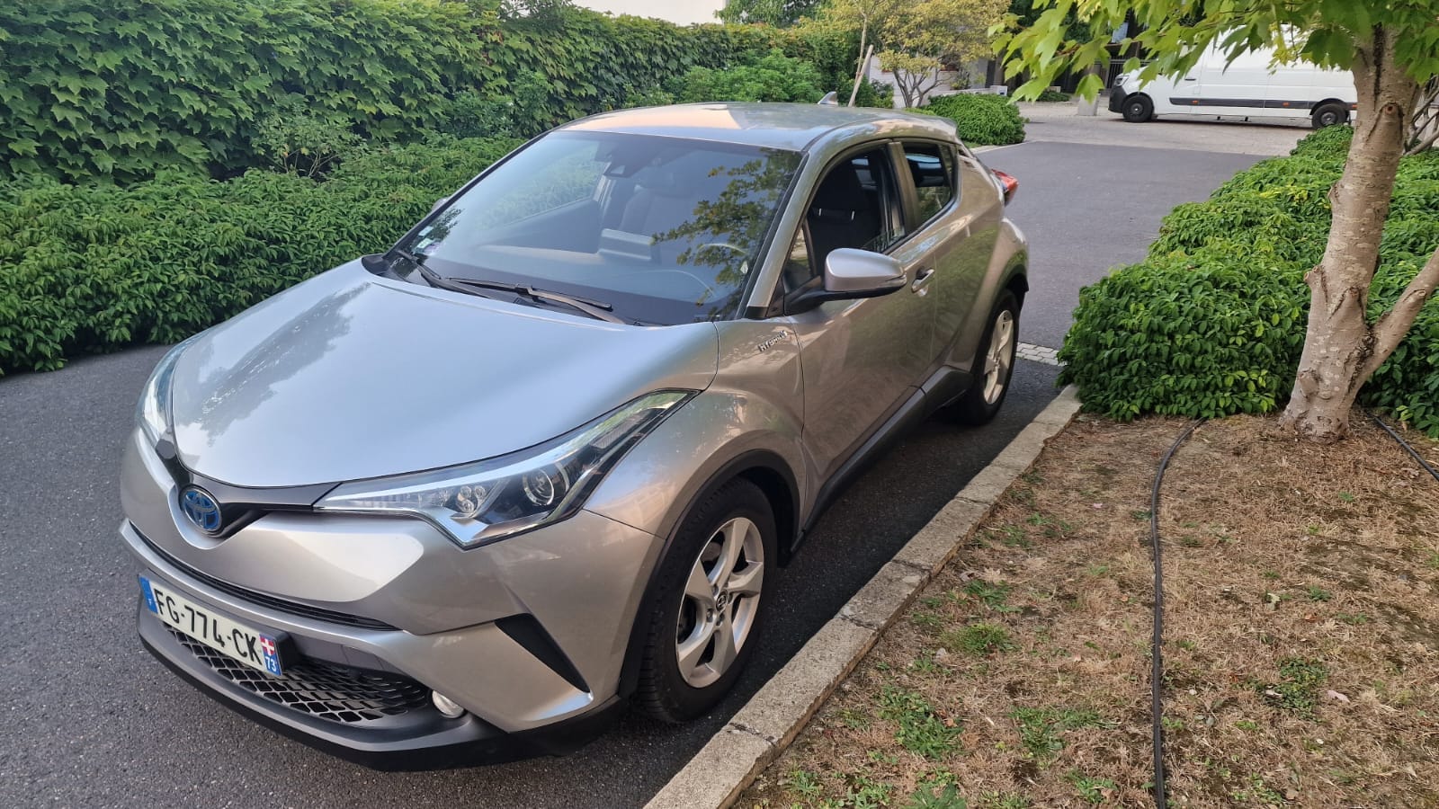 Toyota C-HR Hybrid, 2019, Essence 95 / Électrique (hybride), automatique
