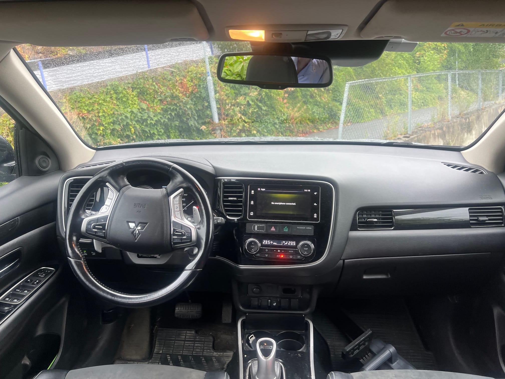 Mitsubishi Outlander PHEV SE med Cruisekontroll