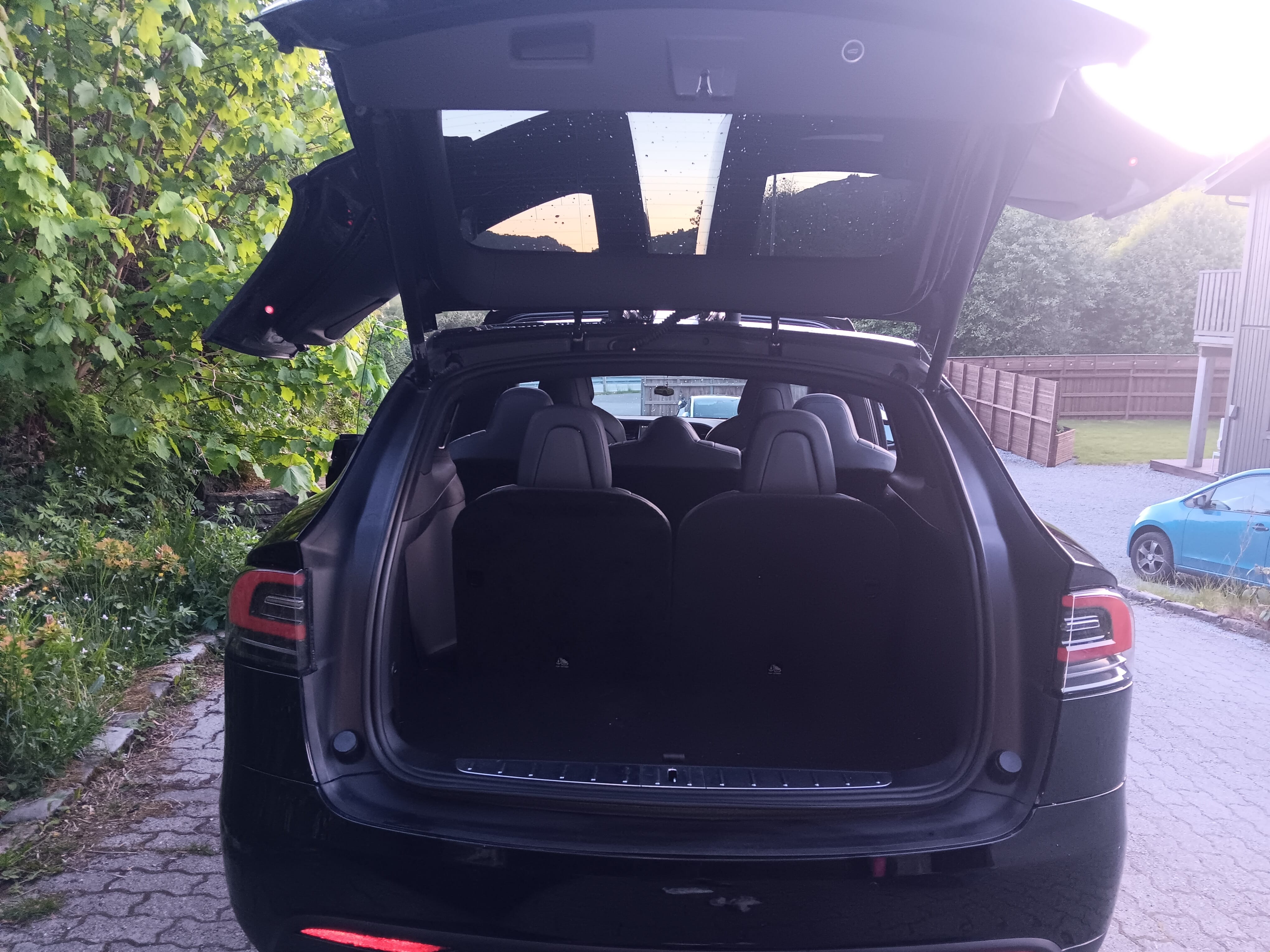 Tesla Model X med GPS
