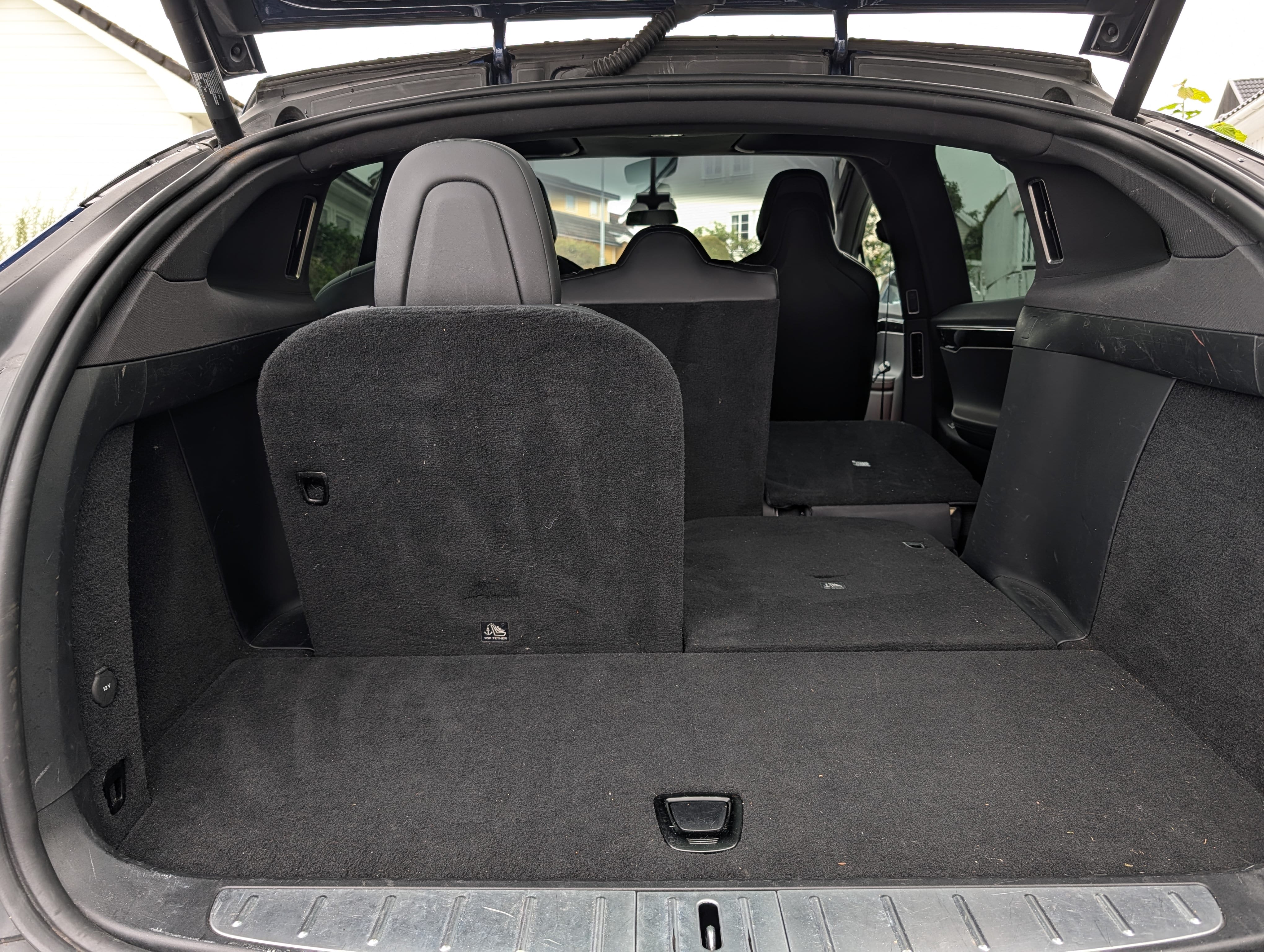 Tesla Model X 75D med USB ladeuttak