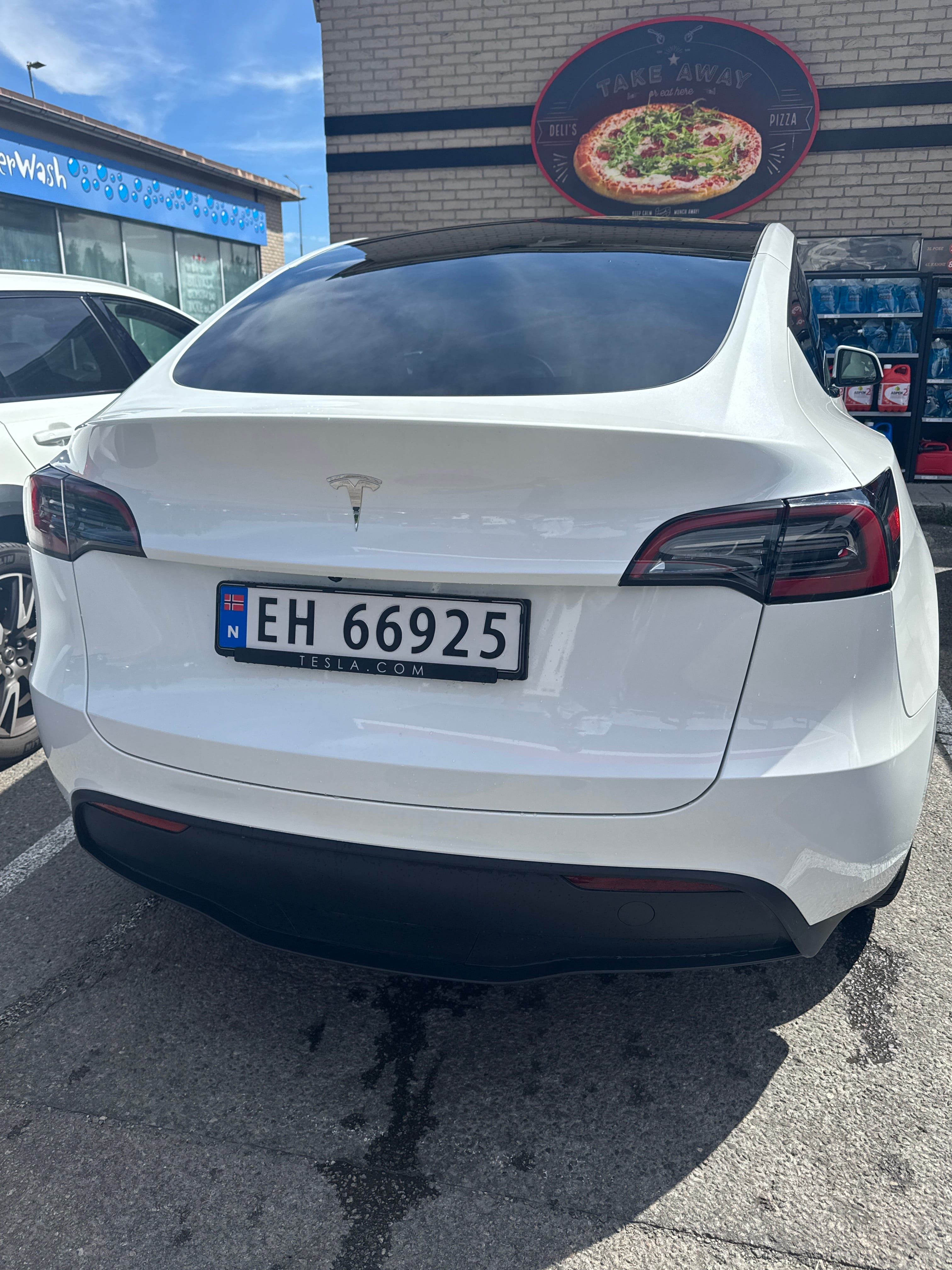 Tesla Model Y Standard Range med Aircondition