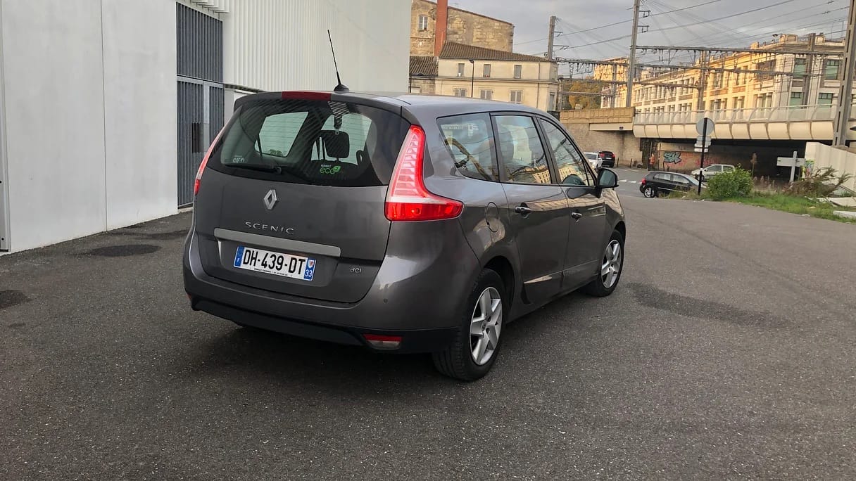 Renault Grand Scenic  Accès exclusif dans la Gare de Bordeaux - Louez le Grand Scénic 7 Places – Spacieux avec Climatisation