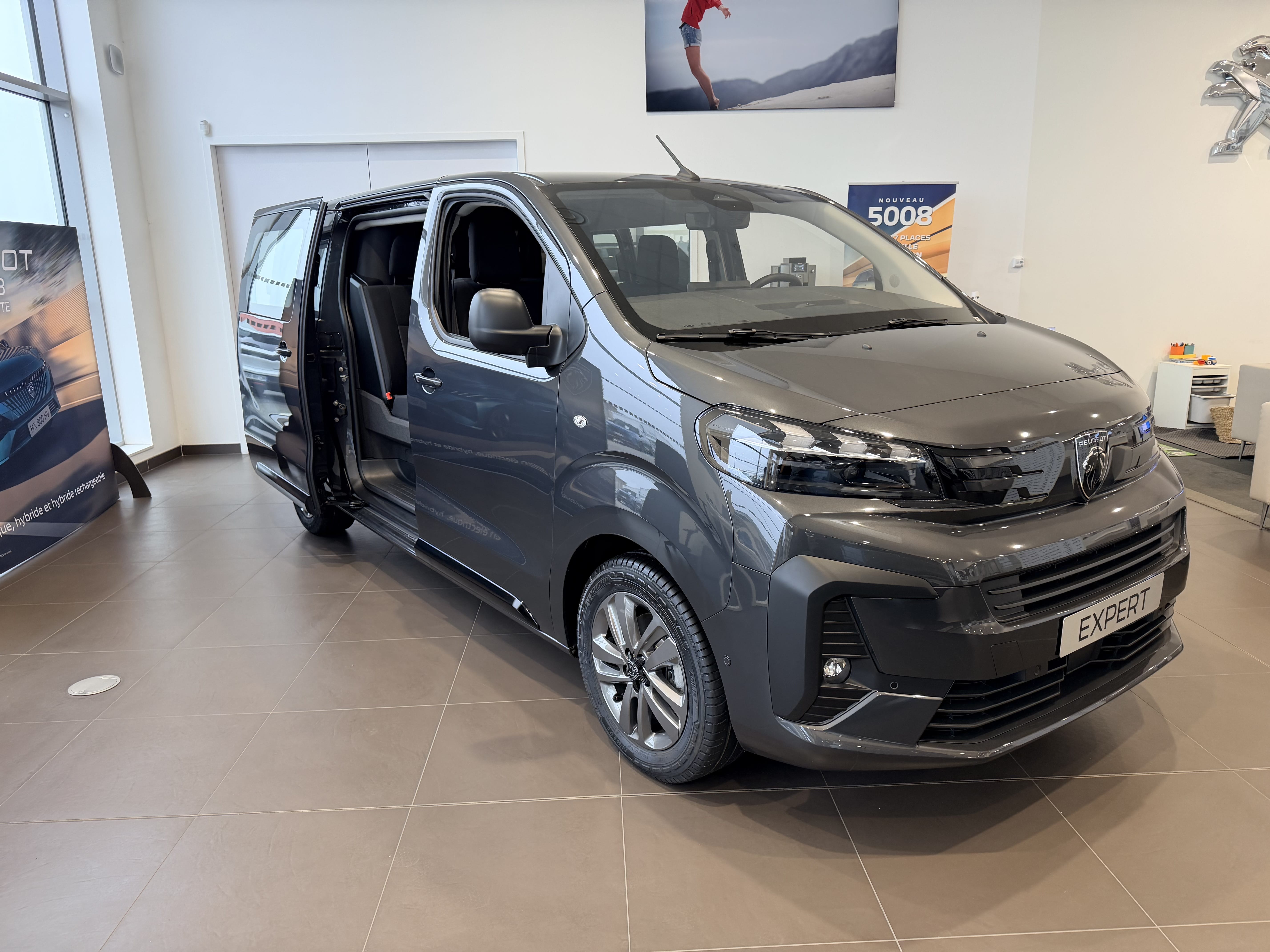 Peugeot Expert, 2026, Diesel, automatique, 6 places