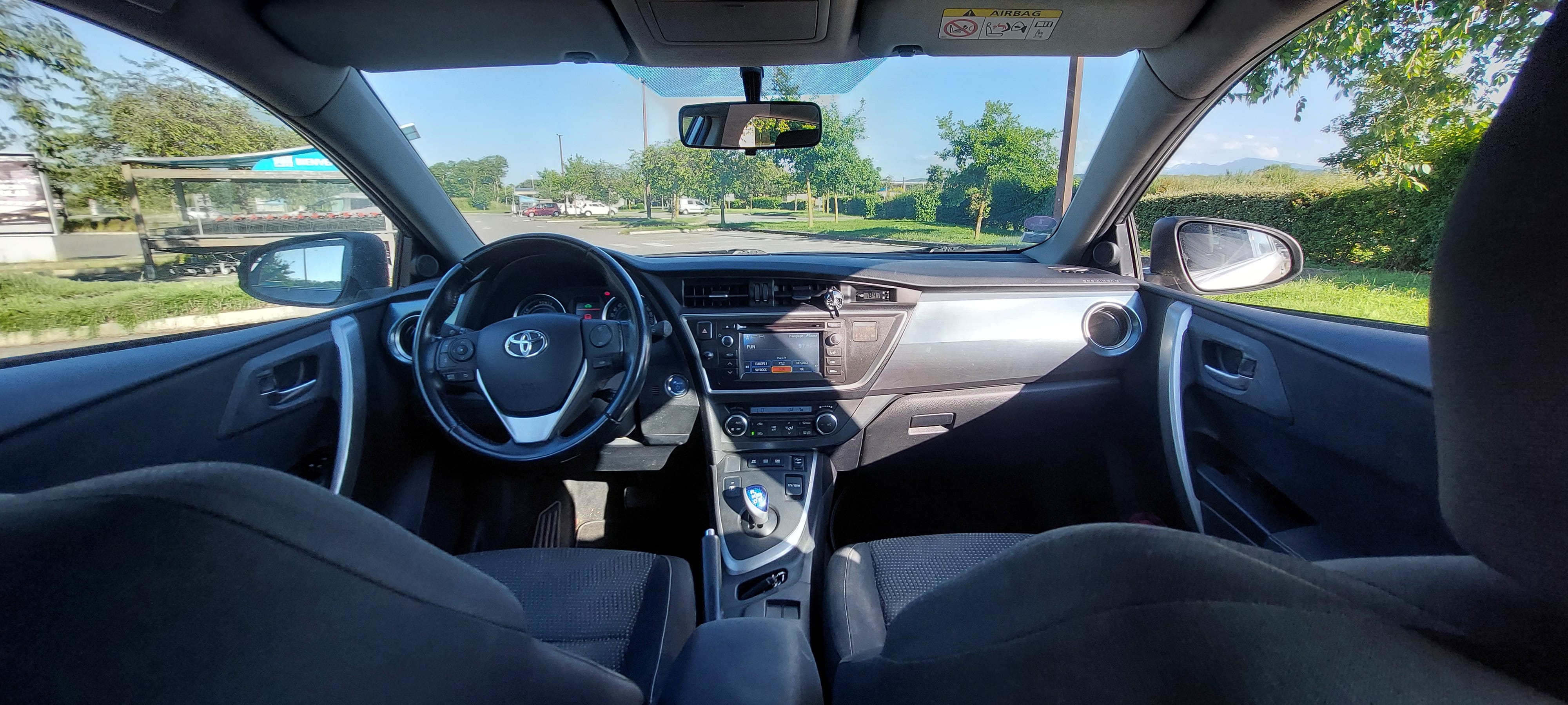 Toyota Auris HYBRID 136 CHX Automatique, fiable et économique avec Siège bébé