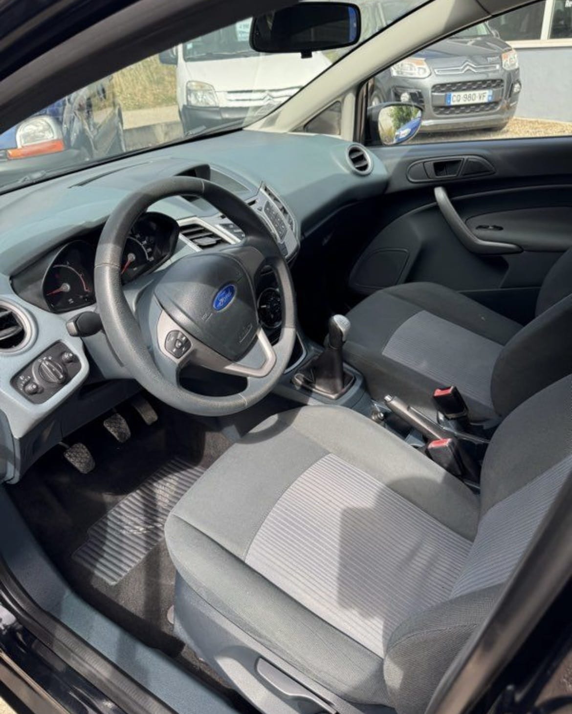 Ford Fiesta avec Siège bébé