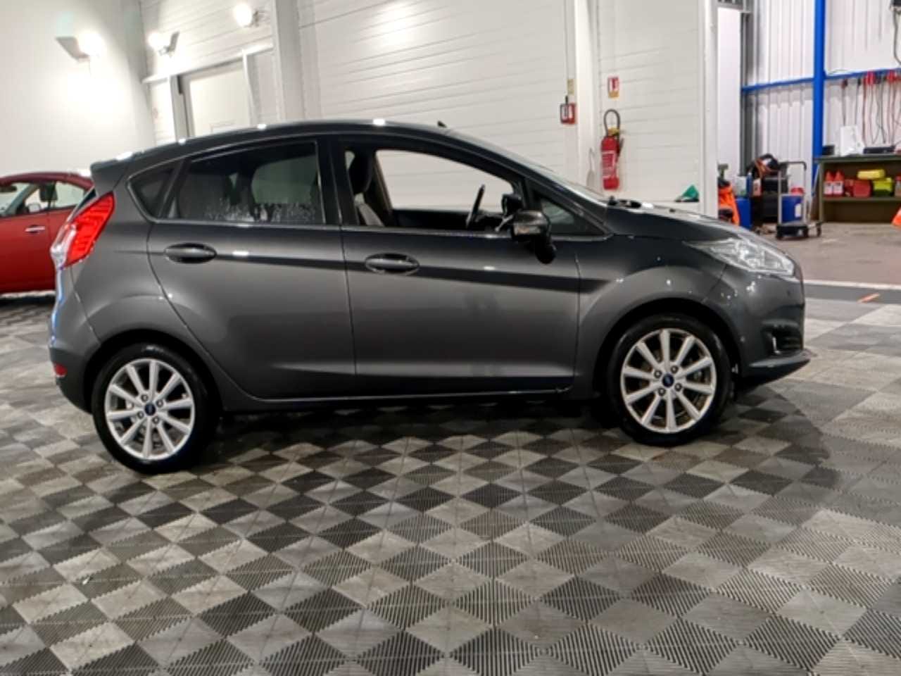Ford Fiesta avec Climatisation