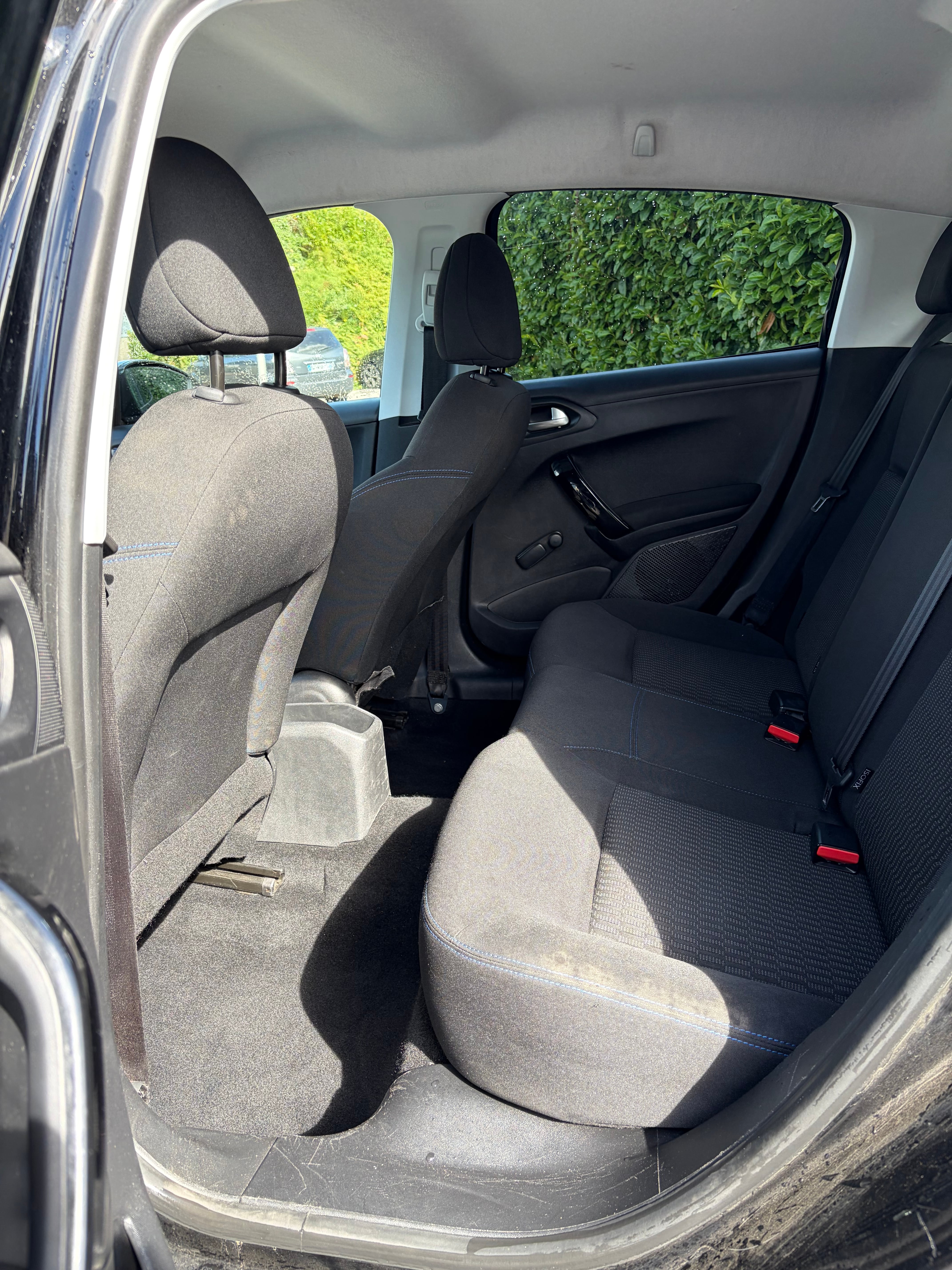 Peugeot 208 avec Siège bébé
