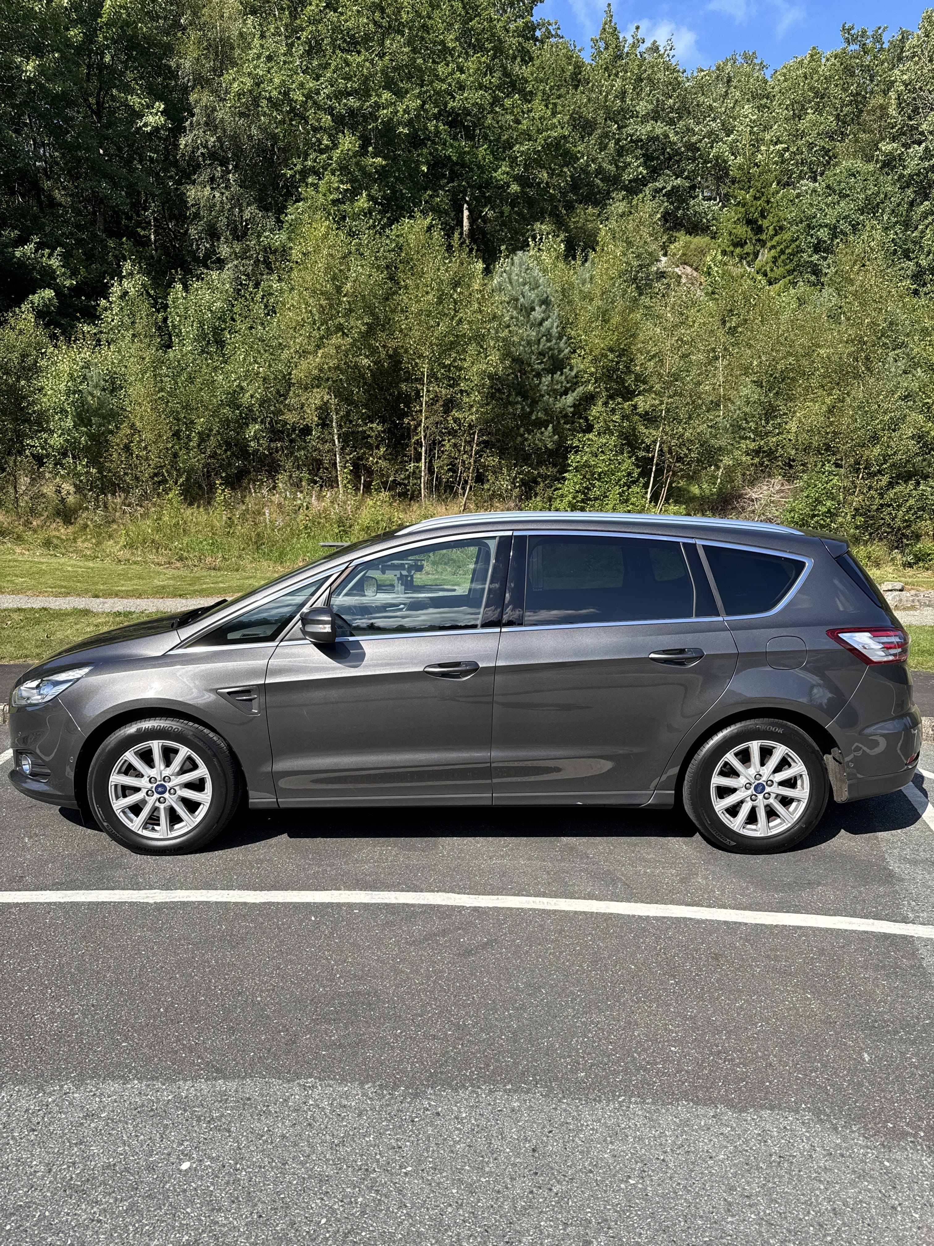 Ford S-Max with Air conditioning