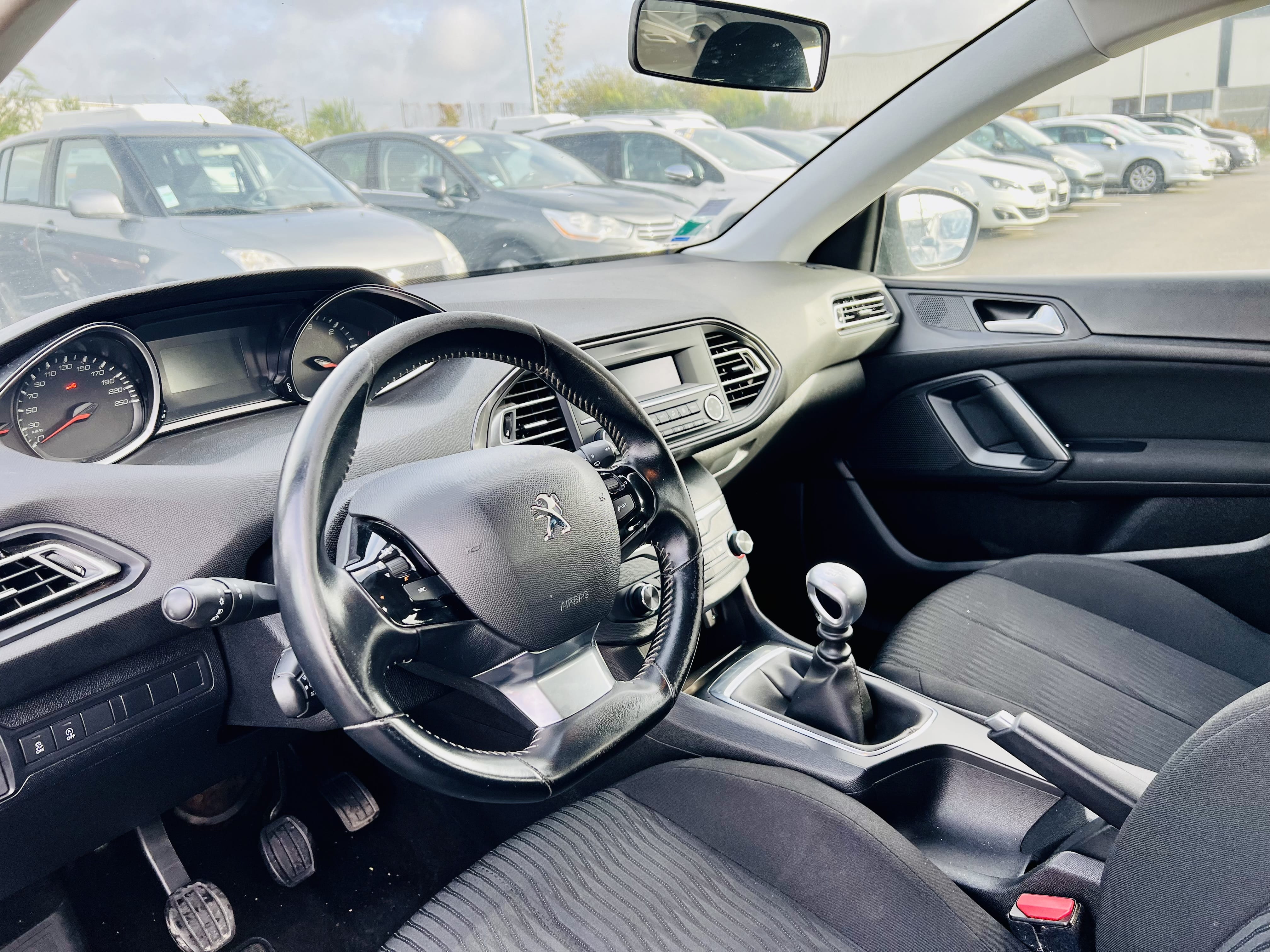 Peugeot 308 SW avec Siège bébé