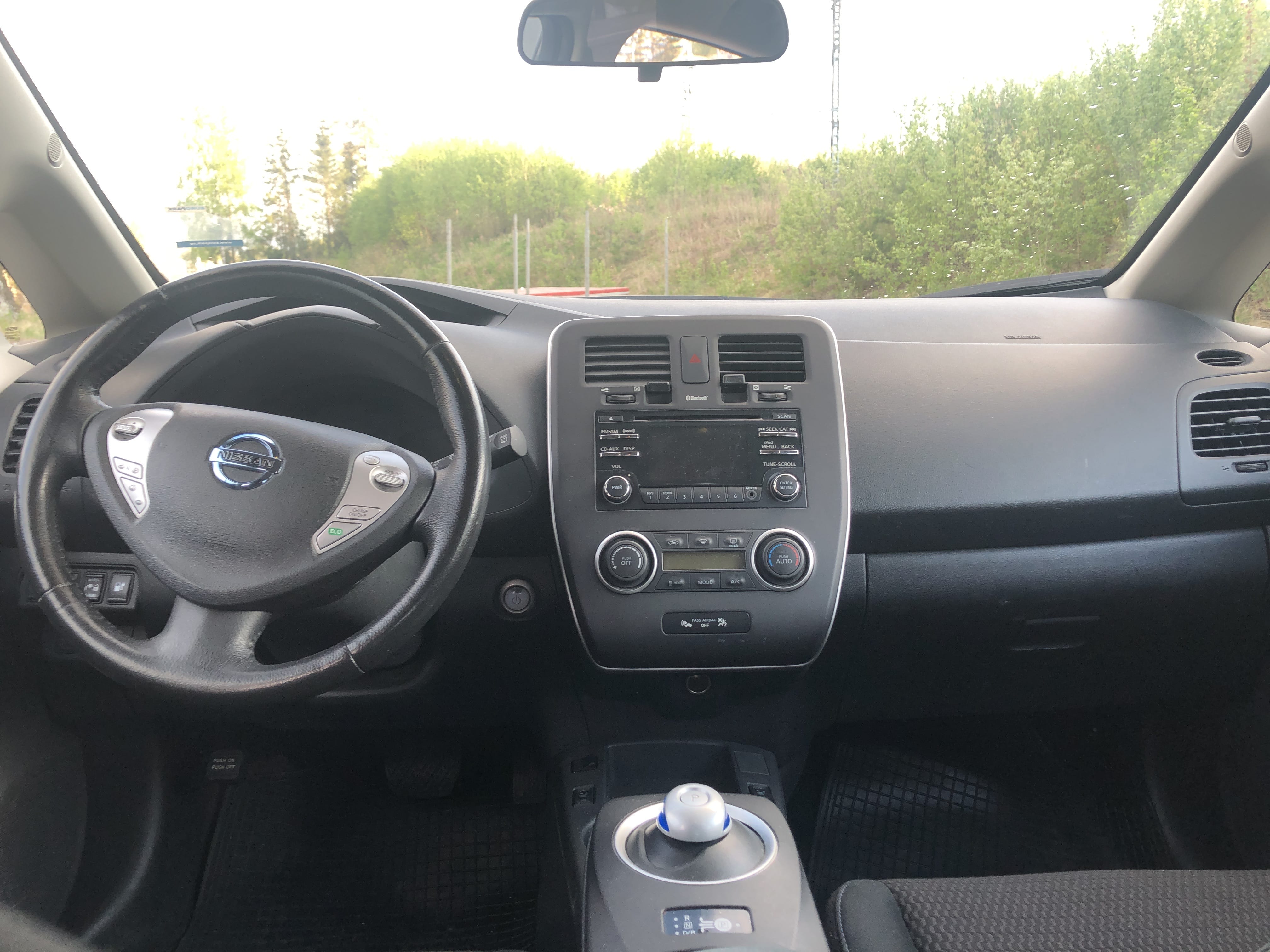 Nissan Leaf med Lydinngang
