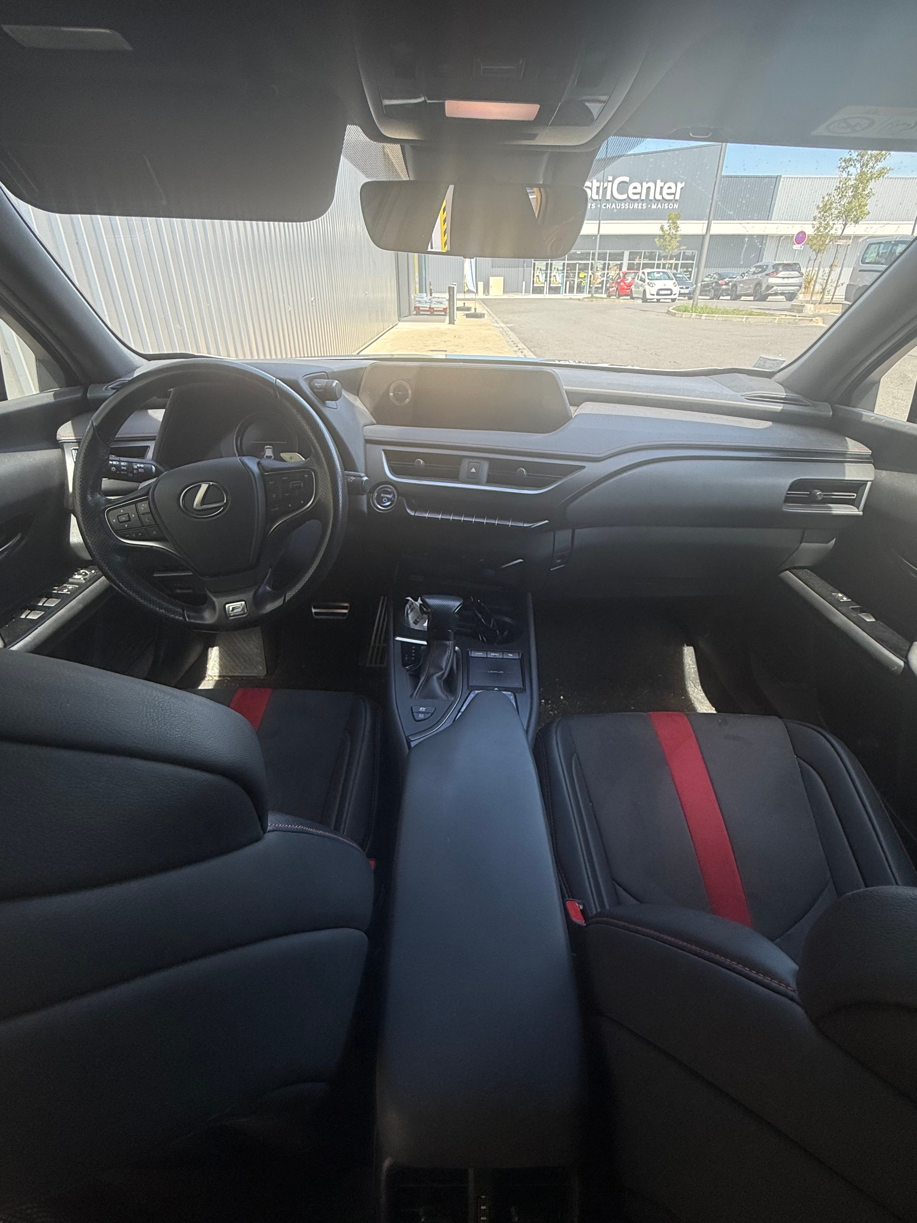 Lexus UX 250h 2.0l hybride 184cv avec GPS