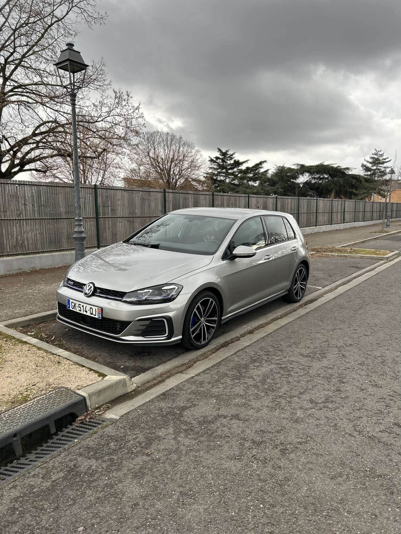 Volkswagen Golf, 2020, Essence 95 / Électrique (hybride), automatique