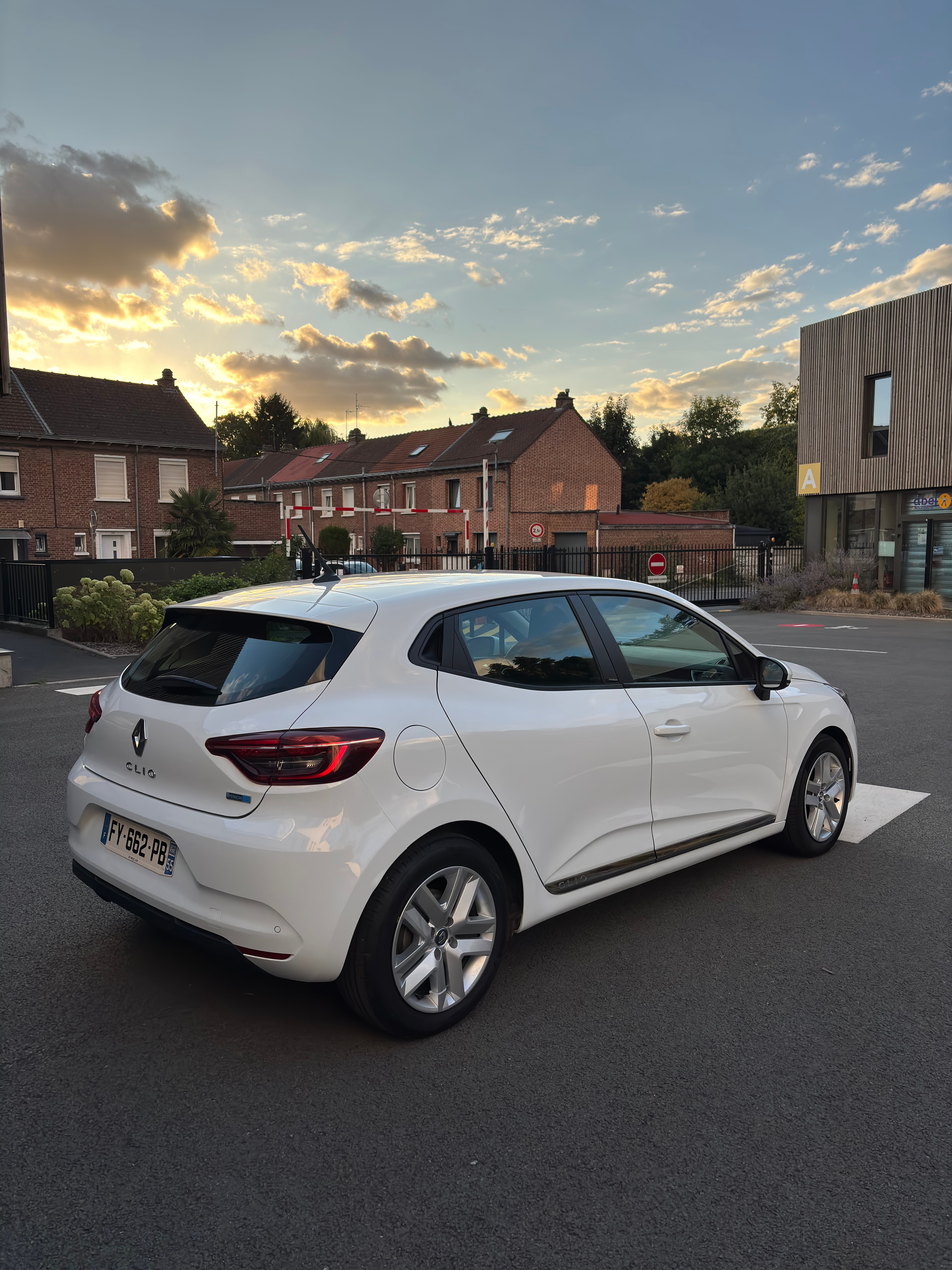 Renault Clio E-tech avec GPS