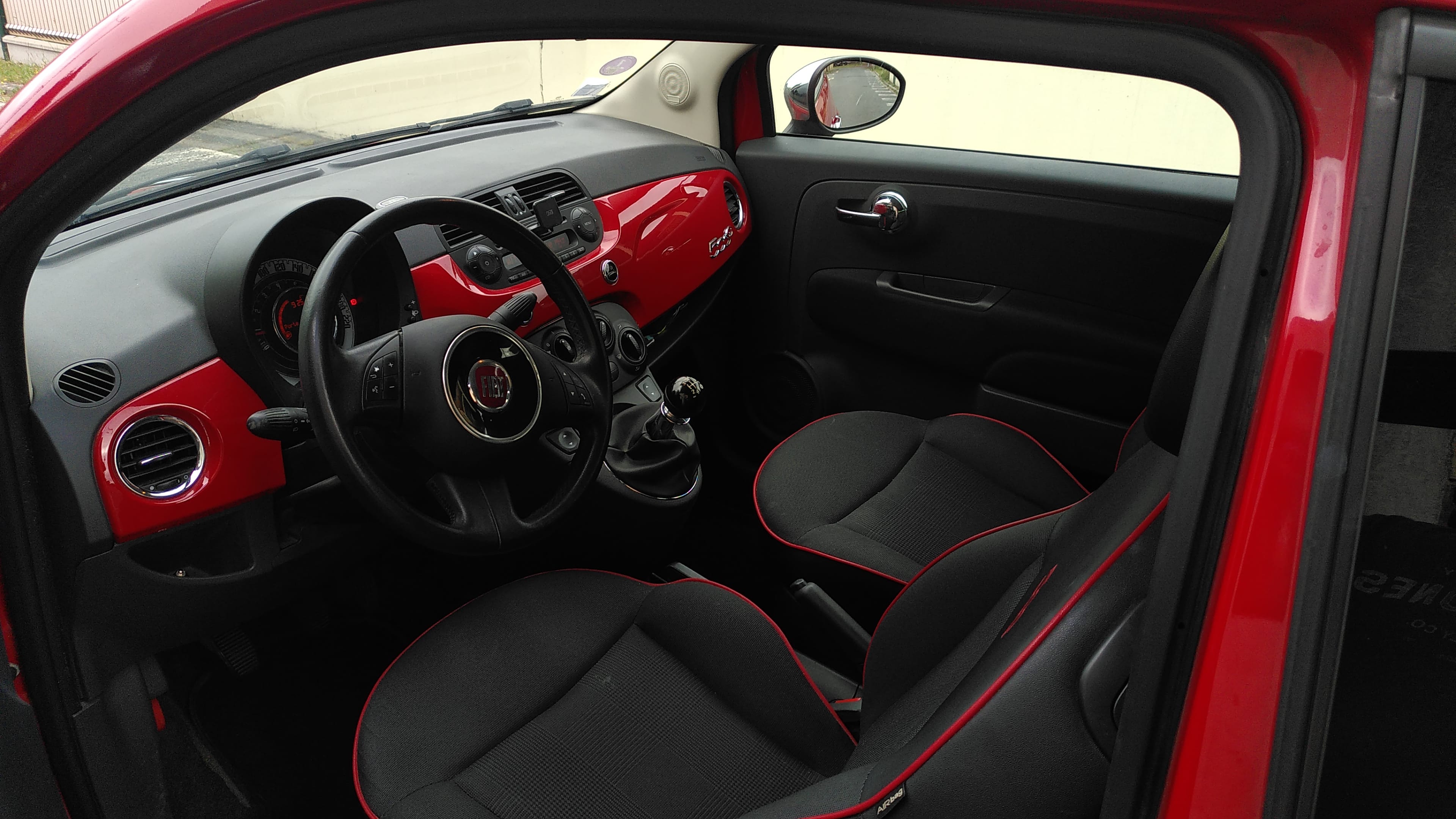 Fiat 500 C Cabriolet Essence et ethanol. Parking carcans plage et lac gratuit illimité.