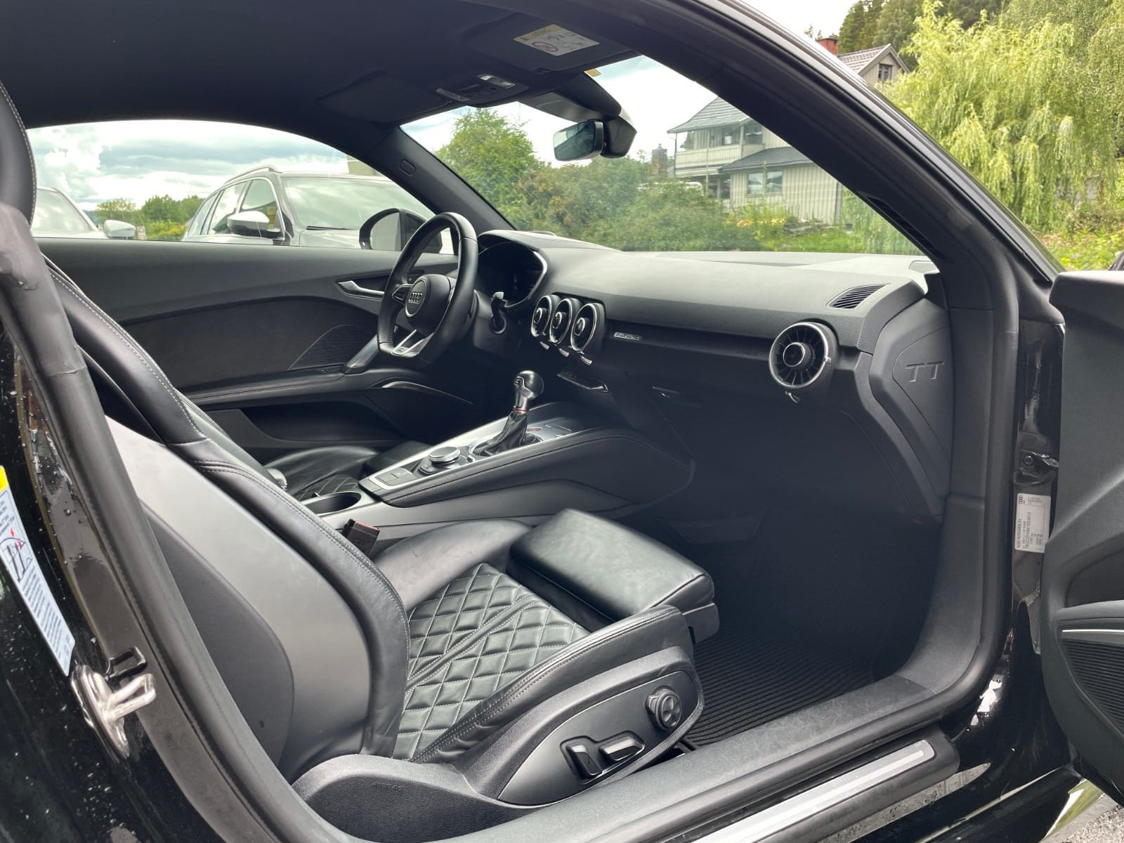 Audi TTS Coupé med Bluetooth audio
