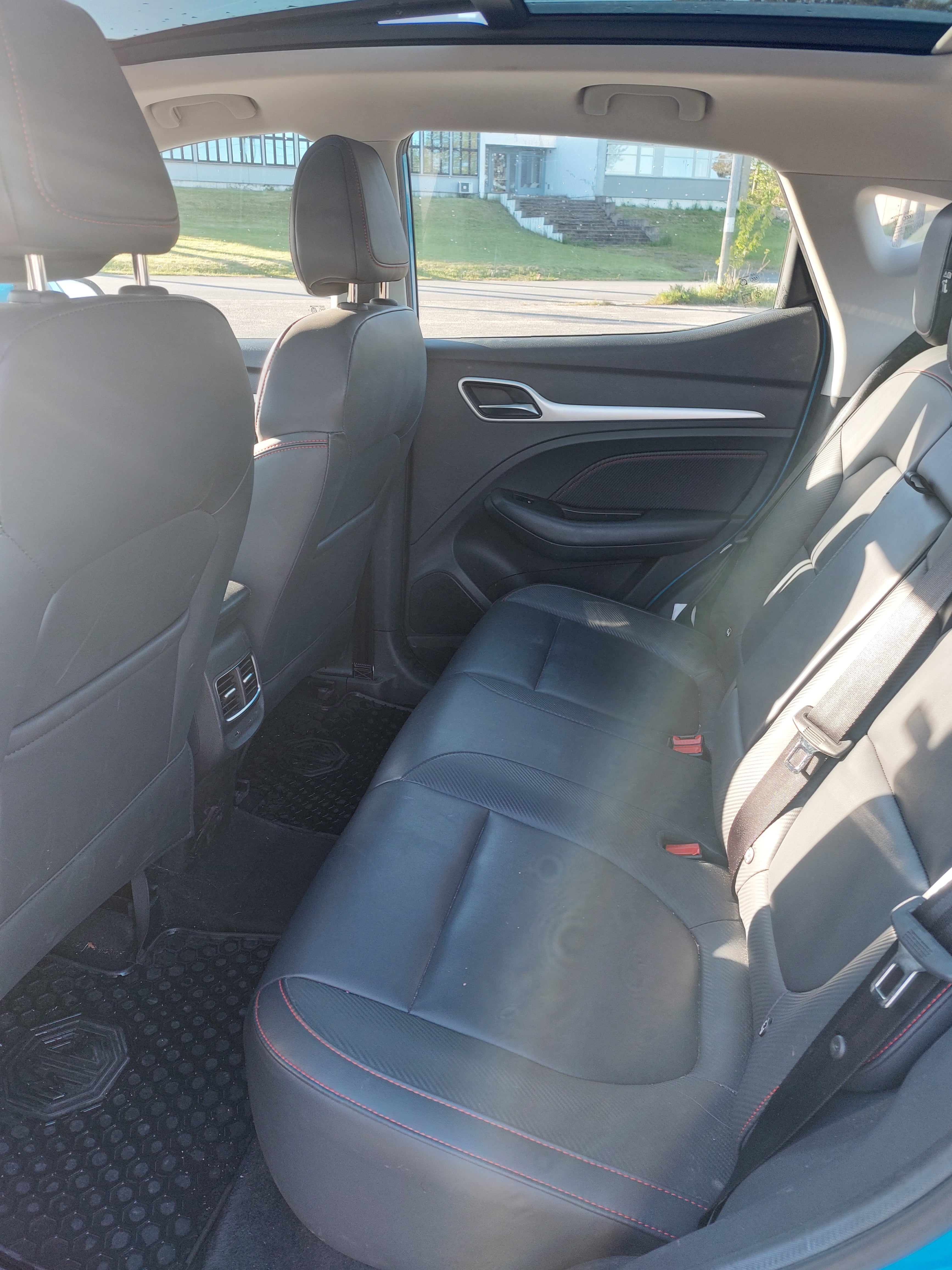MG ZS EV med Lydinngang