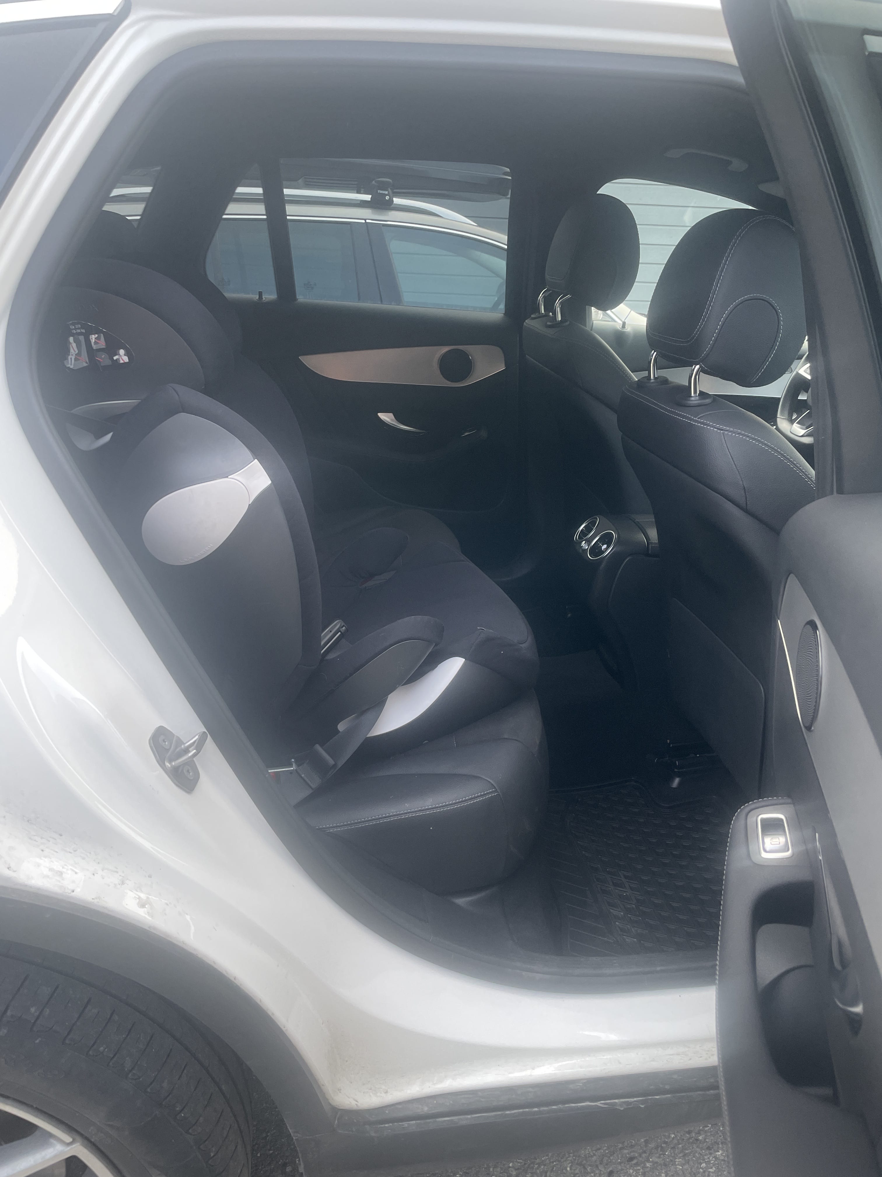 Mercedes-Benz GLC 350E 4Matic med Babysete