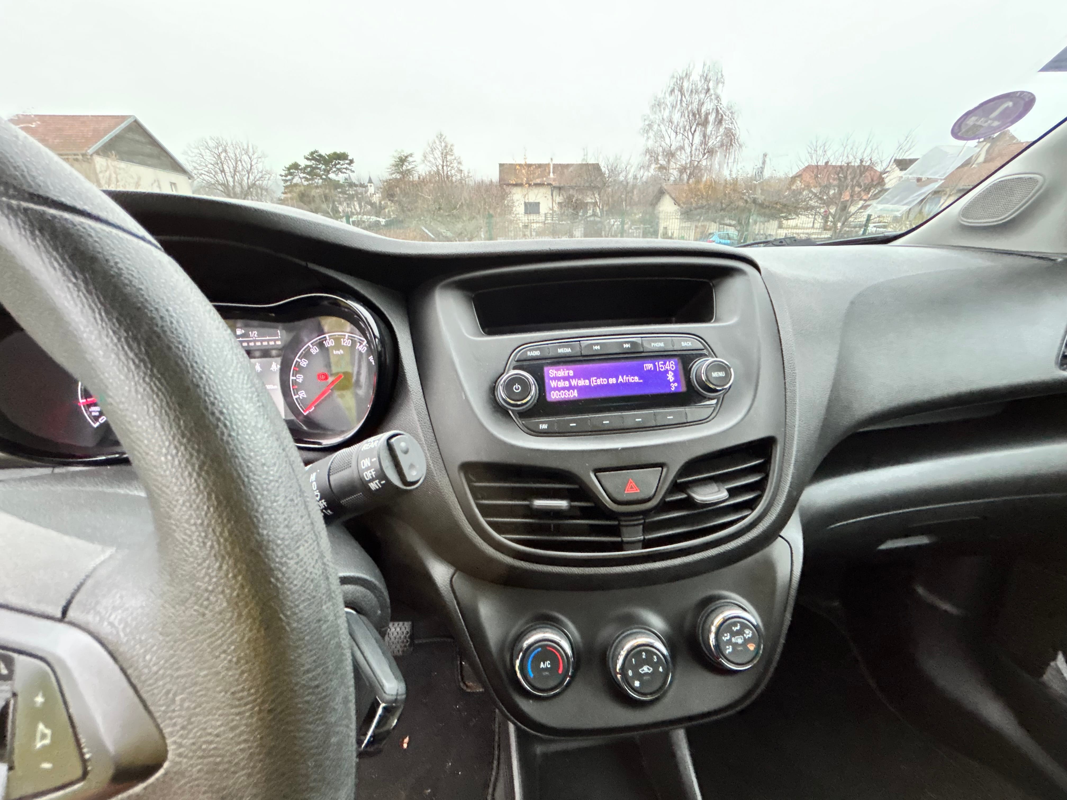Opel Karl avec Entrée audio / iPod