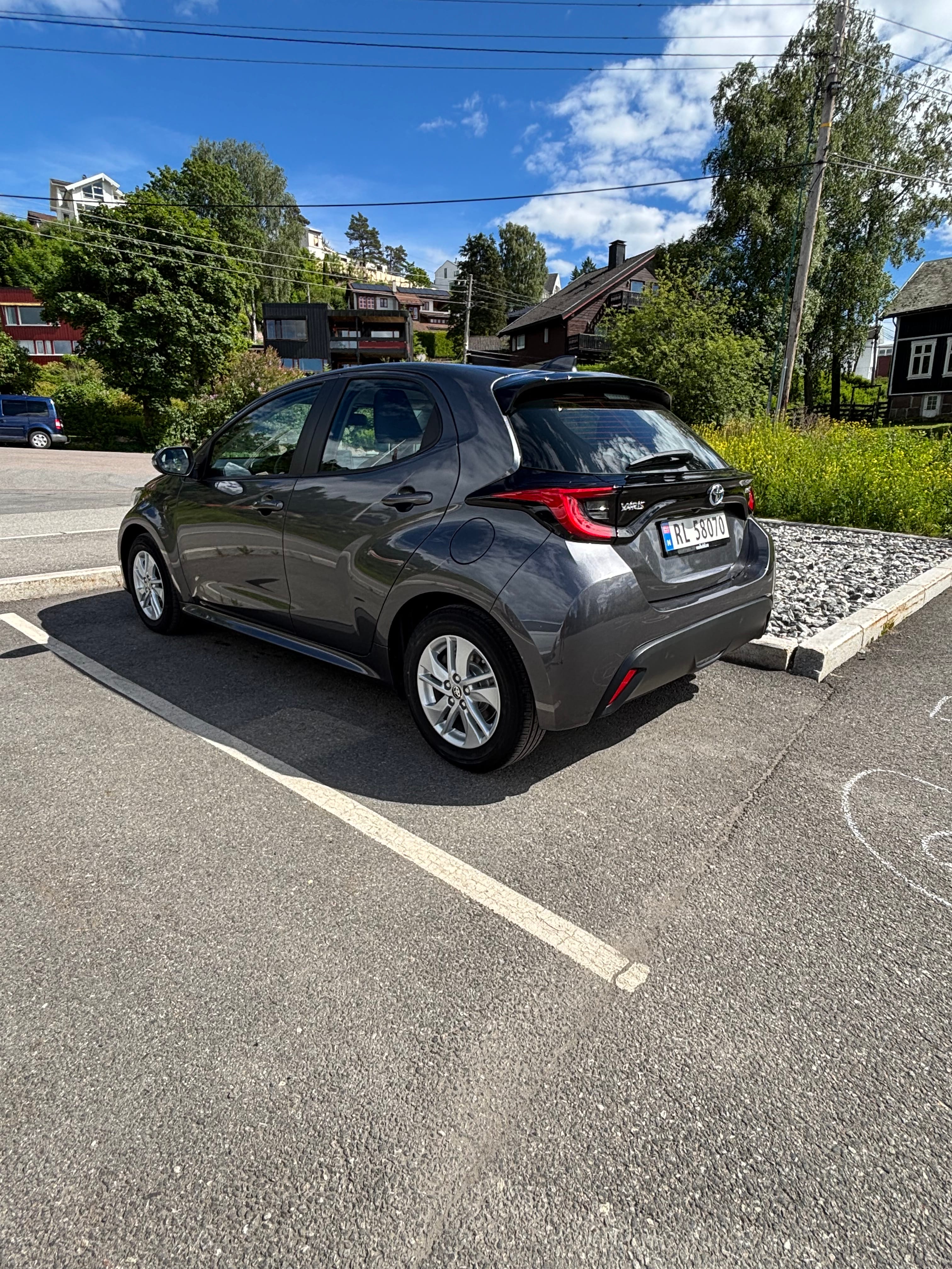 Toyota Yaris Hybrid 1.5 hybrid bensin aut with Backup camera