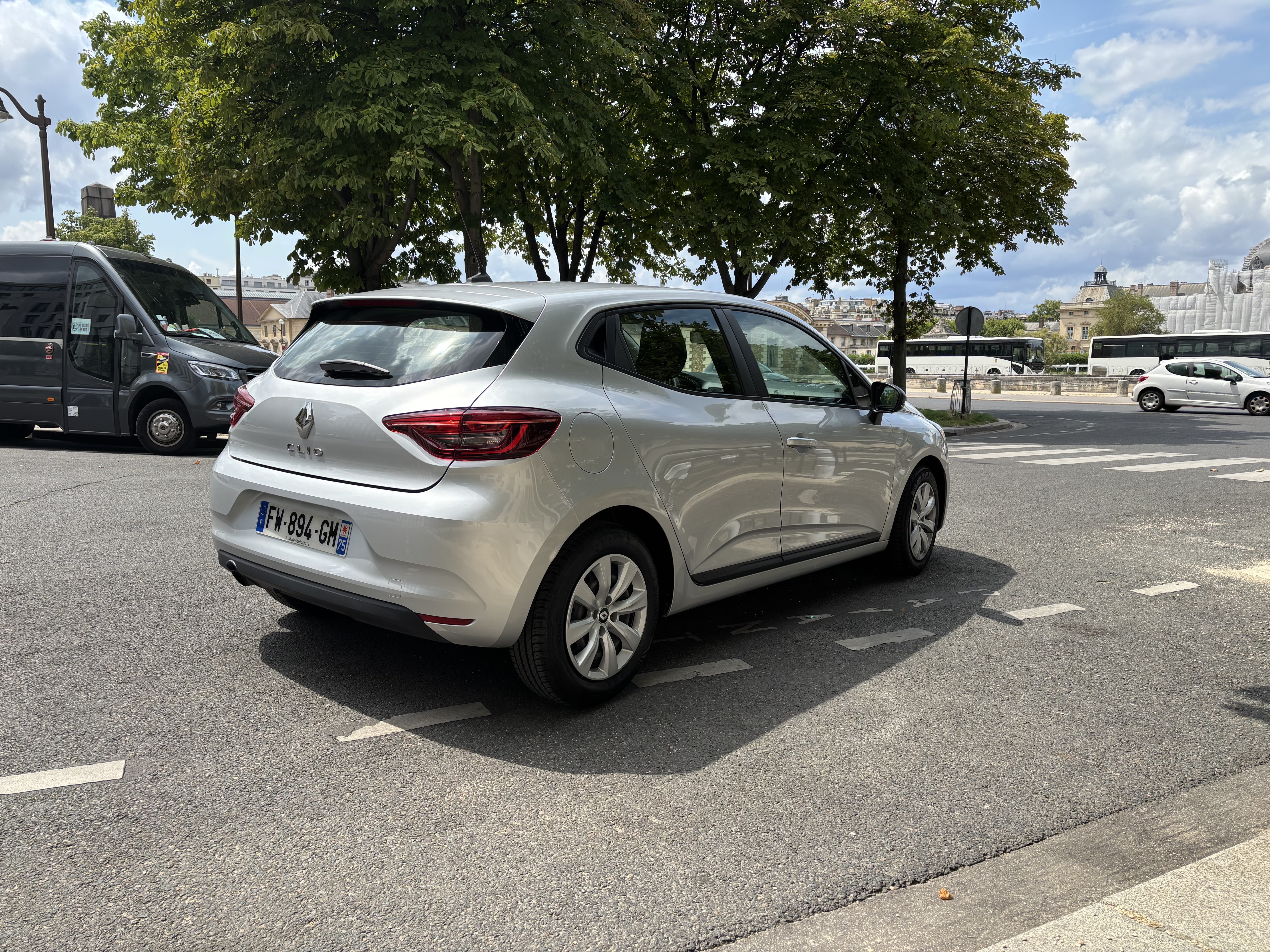 Renault Clio Montparnasse / Métro plaisances /90cv / Bluetooth avec Climatisation