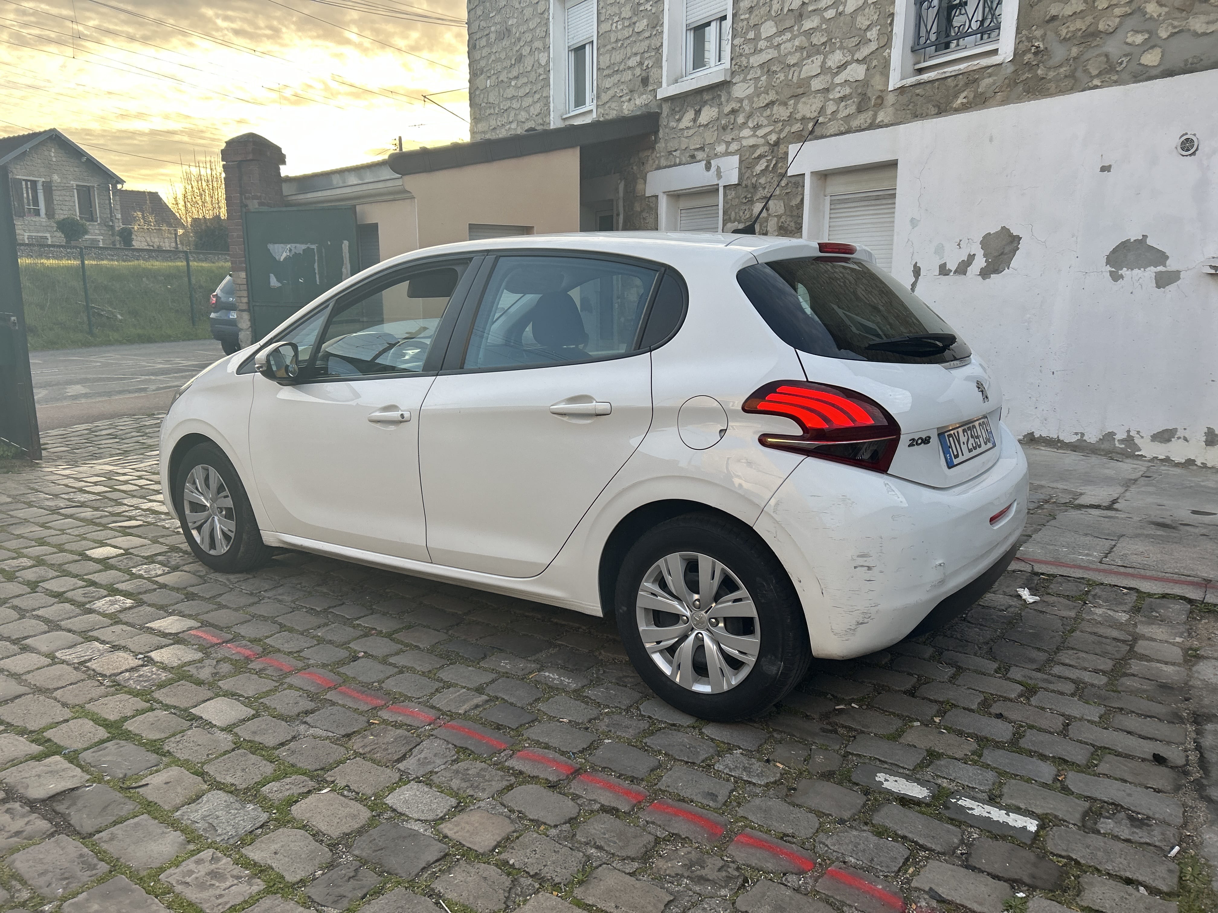 Peugeot 208 avec GPS