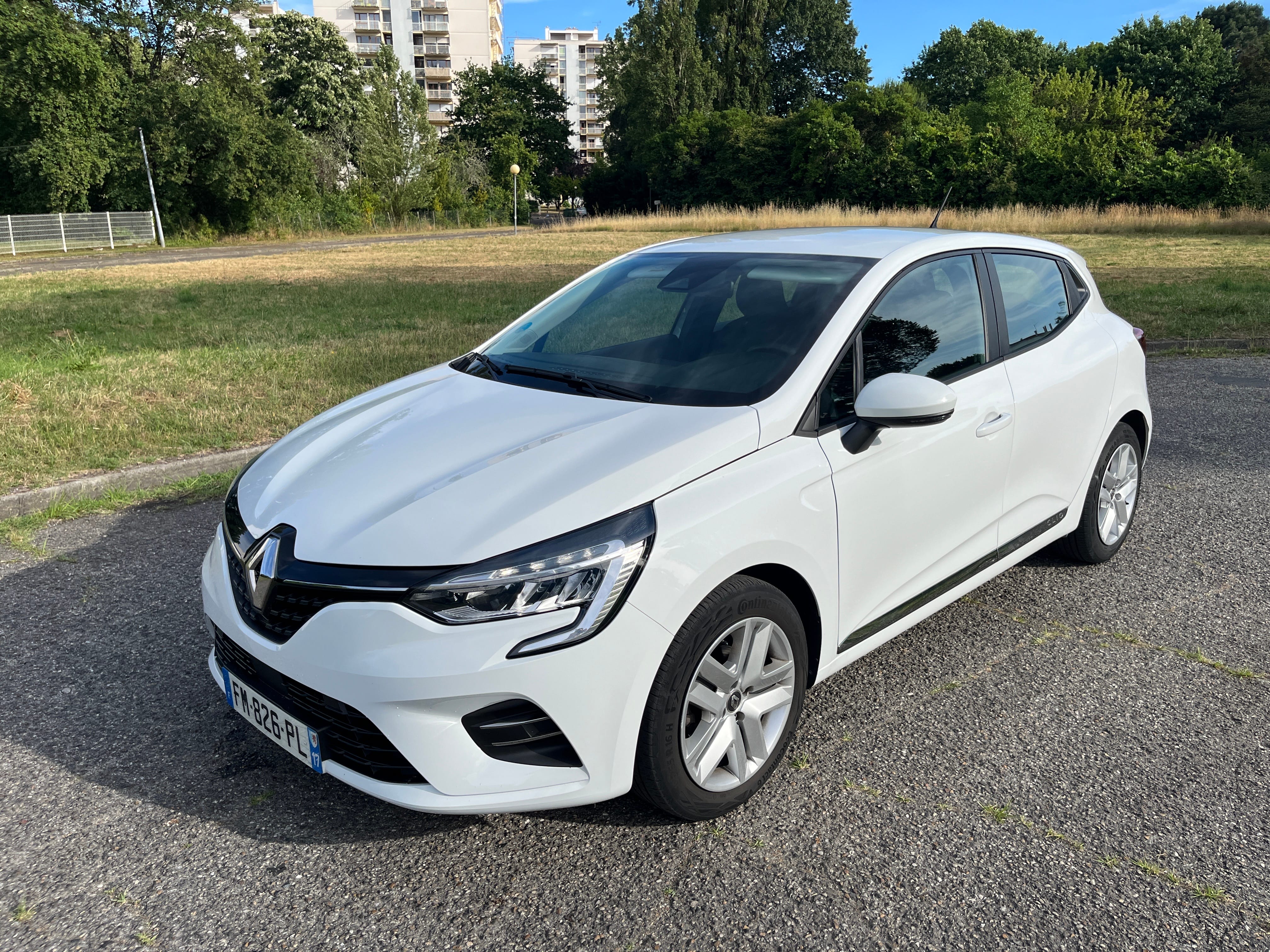 Renault Clio 5 blanche avec CarPlay, 2019, Essence 95