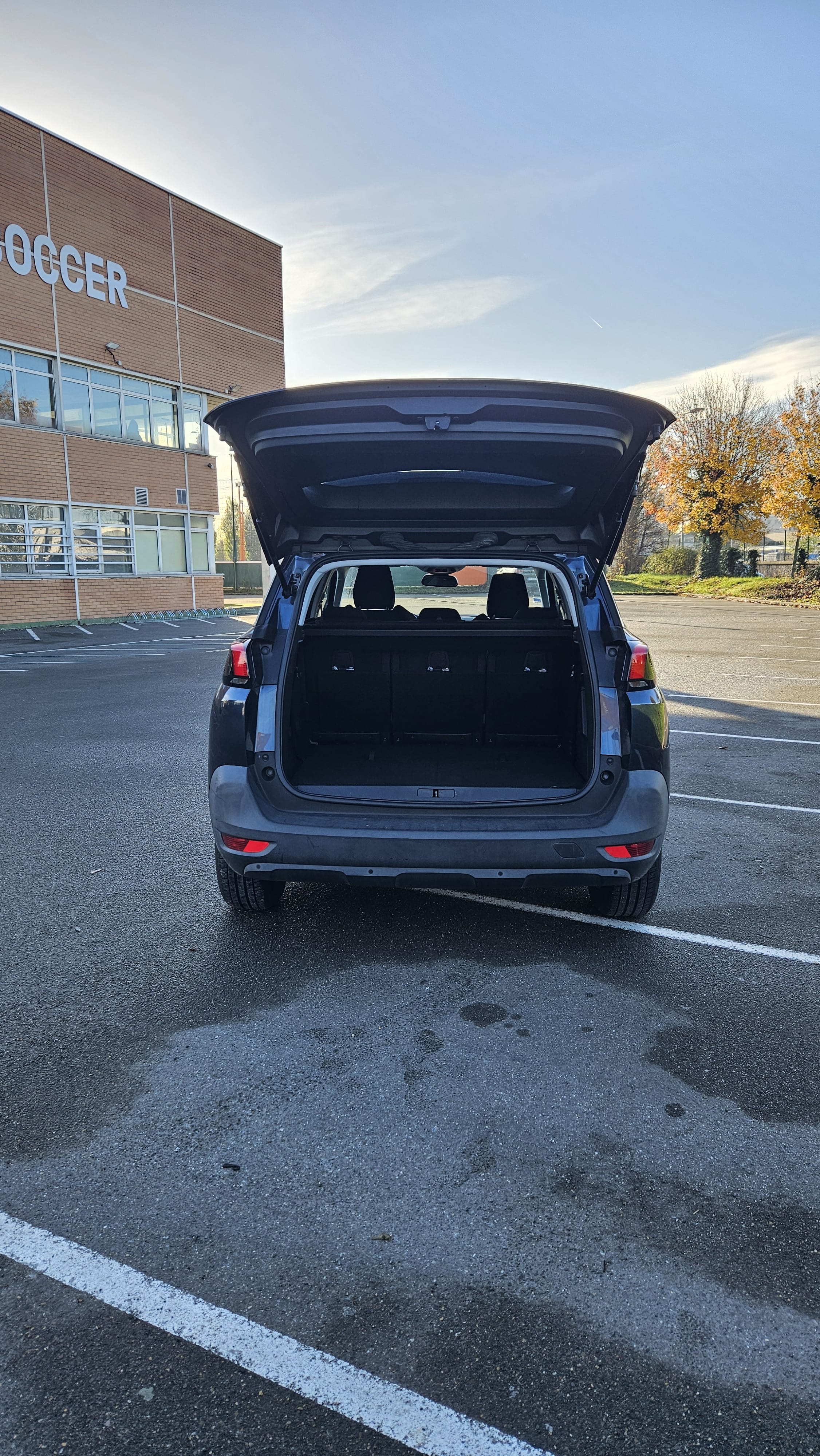 Peugeot 5008 - Boîte auto avec Apple CarPlay