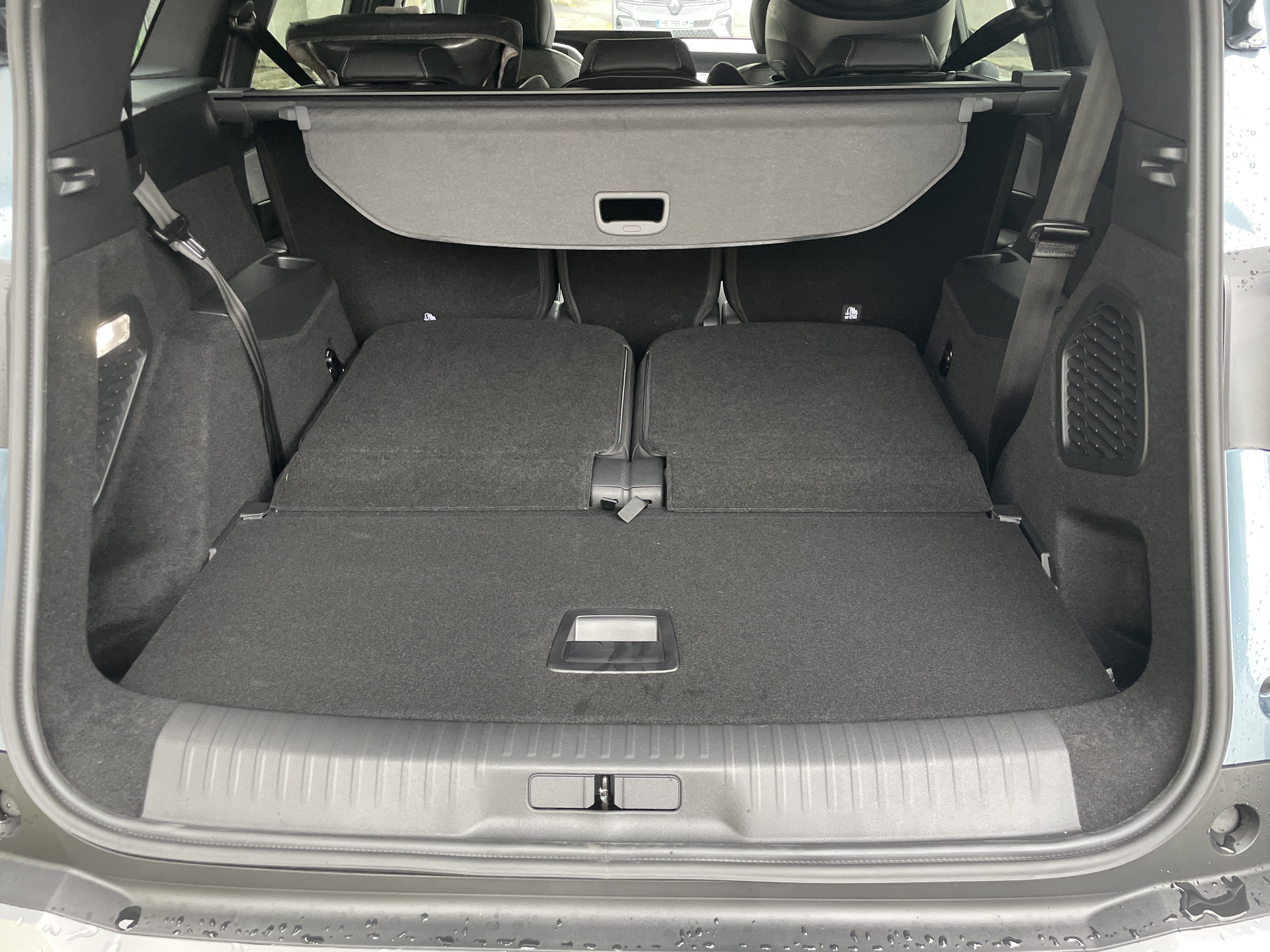 Peugeot 5008 Electrique NEUF 7 places avec Siège bébé