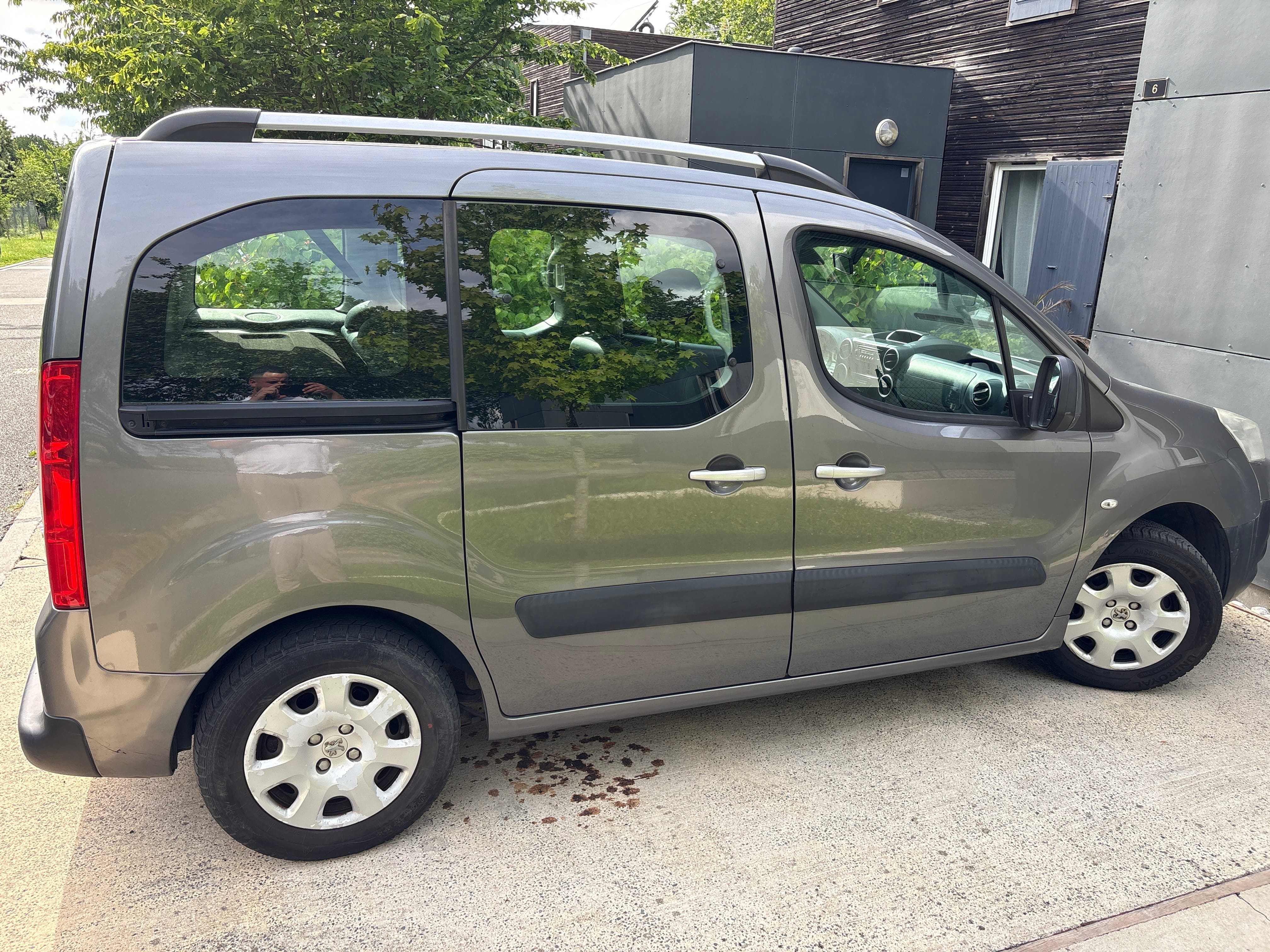 Peugeot Partner Tepee avec Autoradio