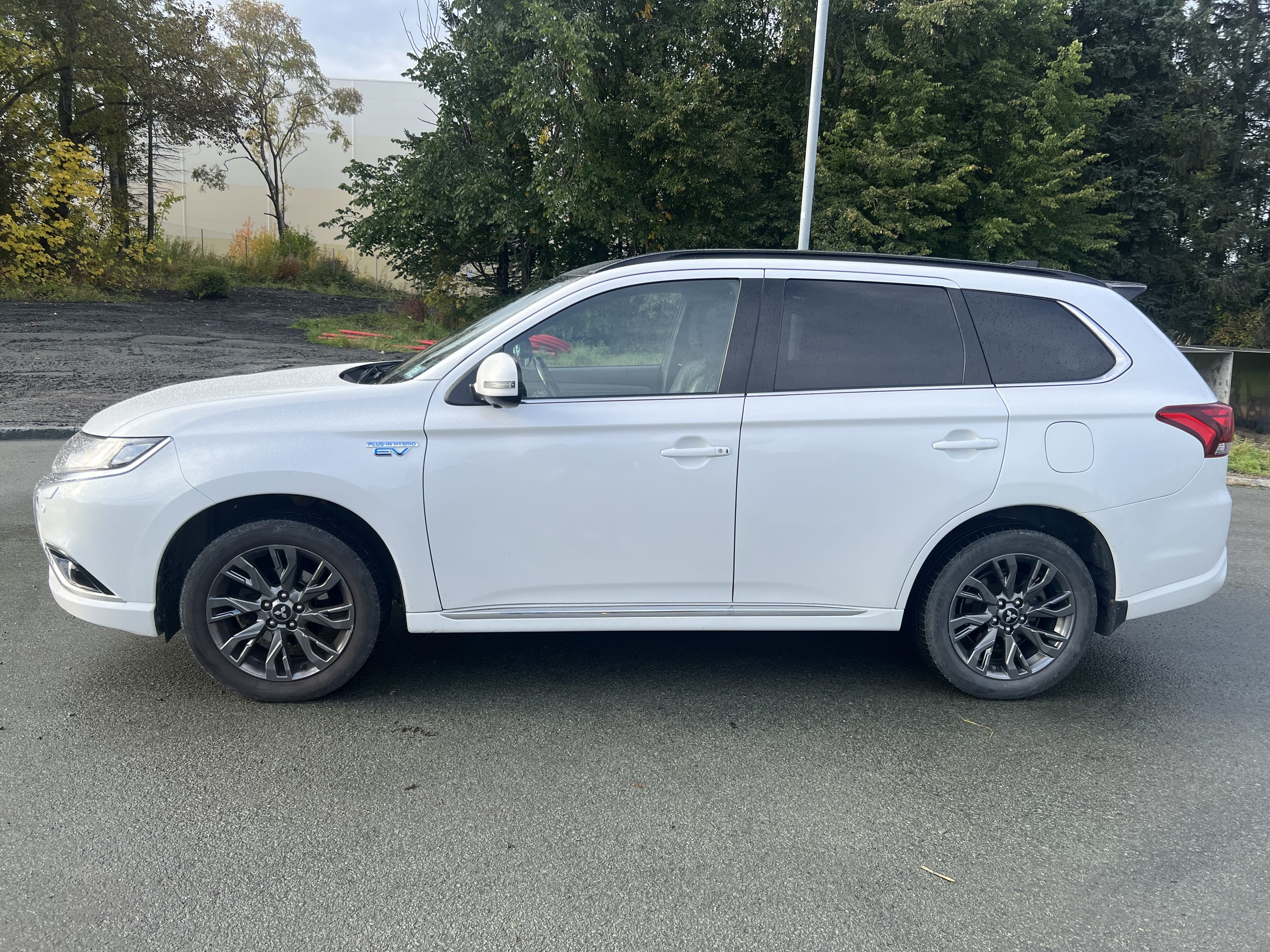 Mitsubishi Outlander PHEV SEL med Aircondition