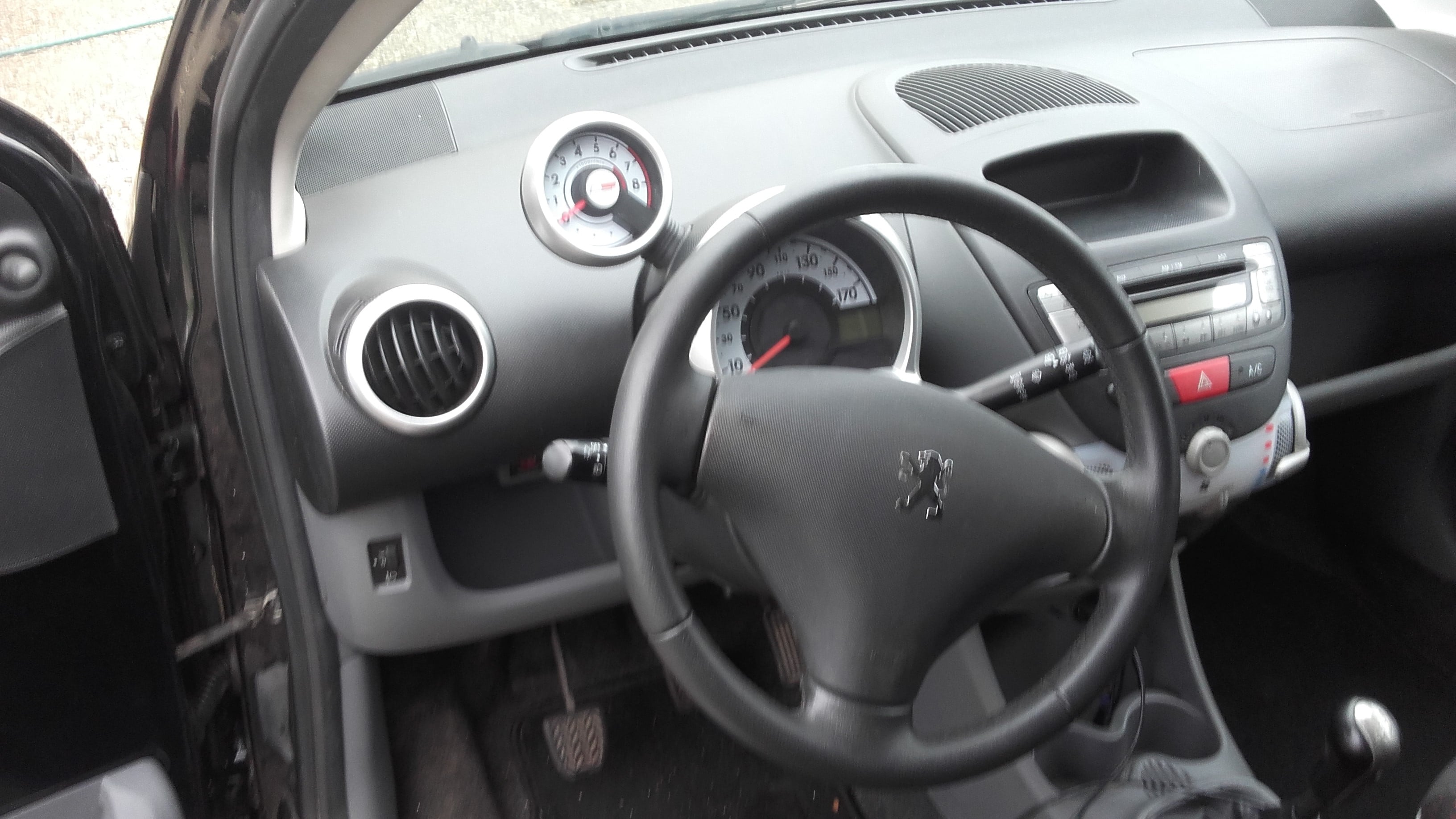 Peugeot 107 1.0 SPORTIUM