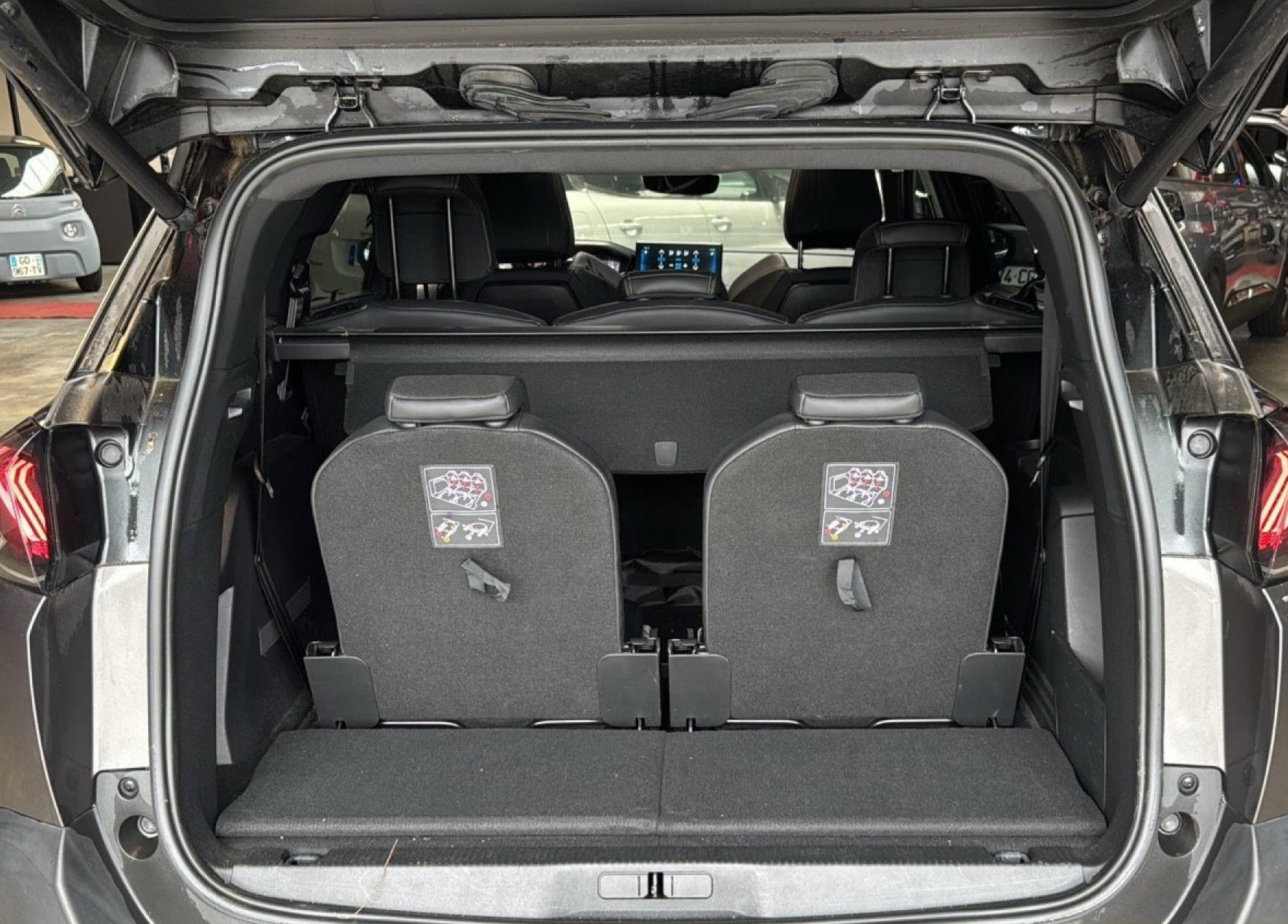 Peugeot 5008 hybride 136 cv 7 places + coffre de toit avec Chaines