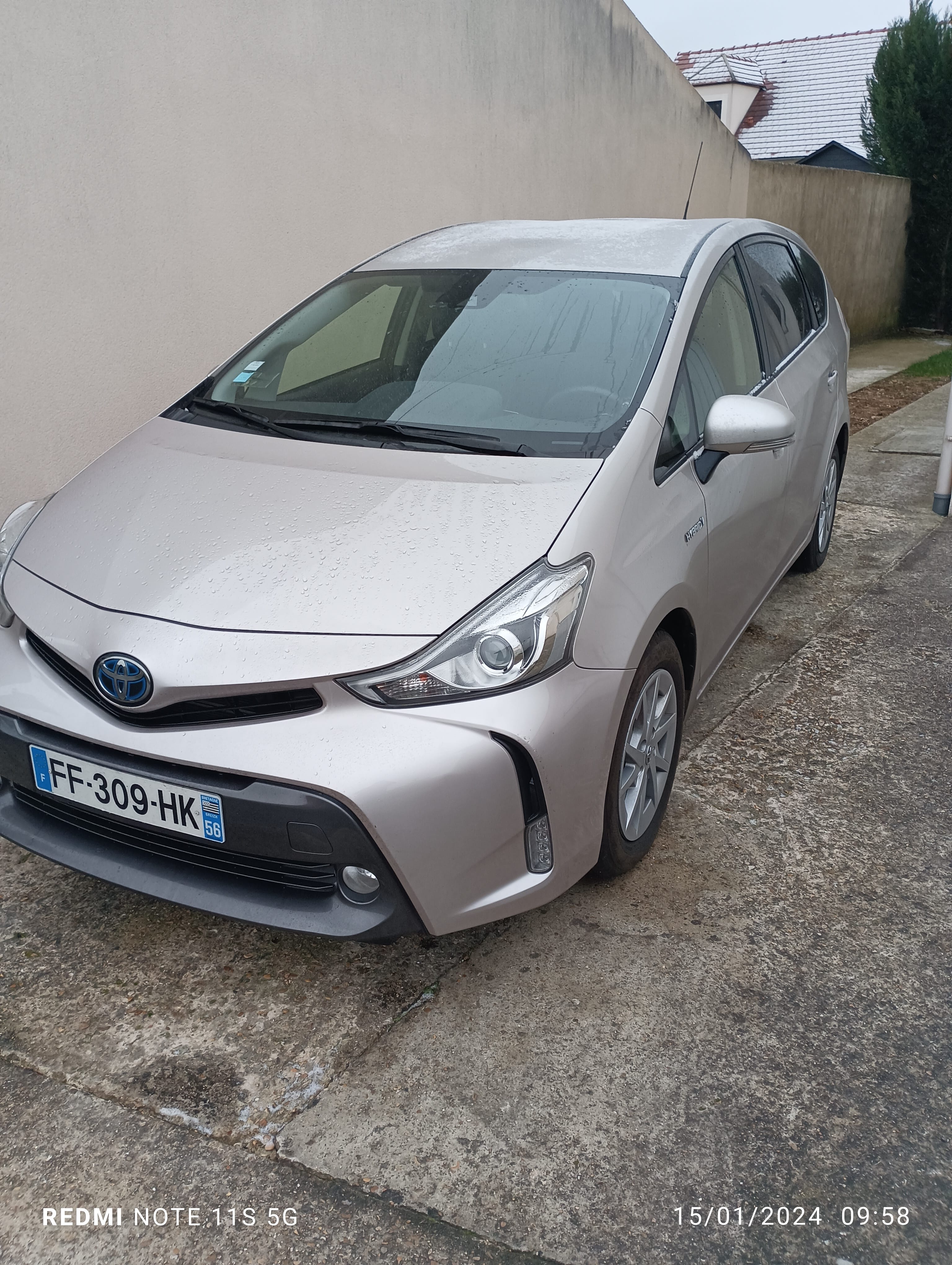Toyota Prius +, 2019, Essence 95 / Électrique (hybride), automatique, 7 places