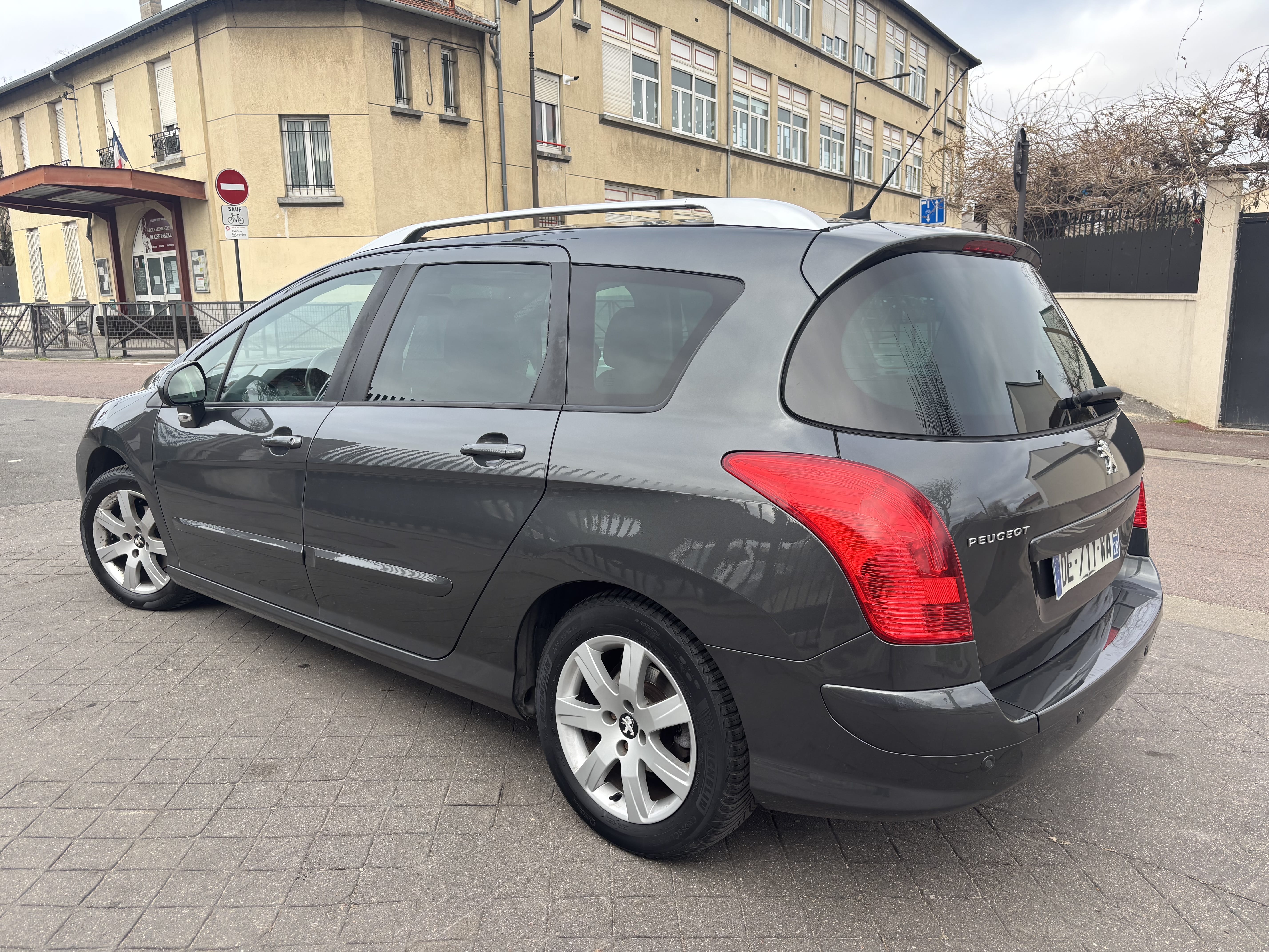 Peugeot 308 SW 6 places avec GPS
