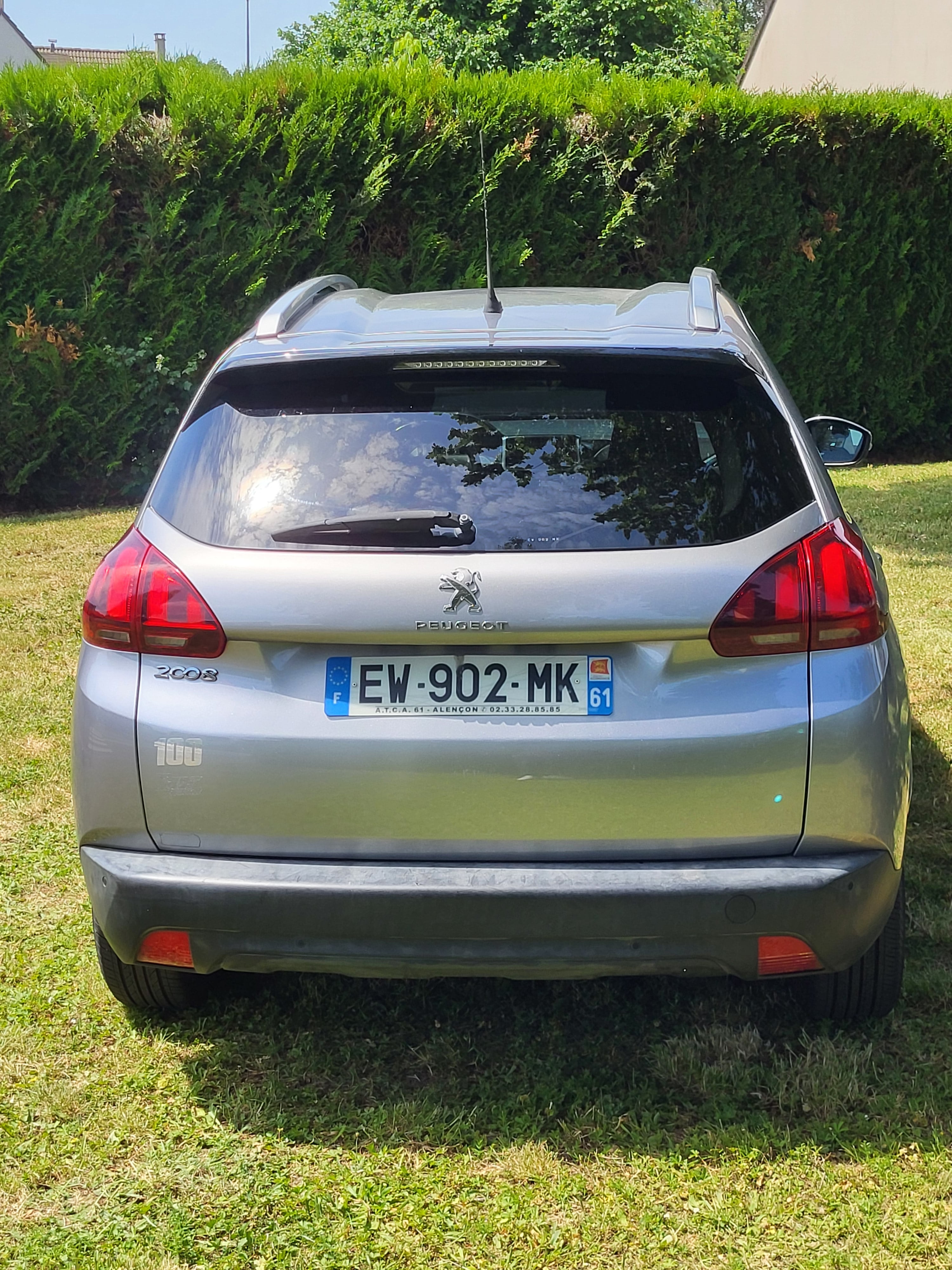 Peugeot 2008 Essence/Ethanol 82ch puretech avec Audio Bluetooth