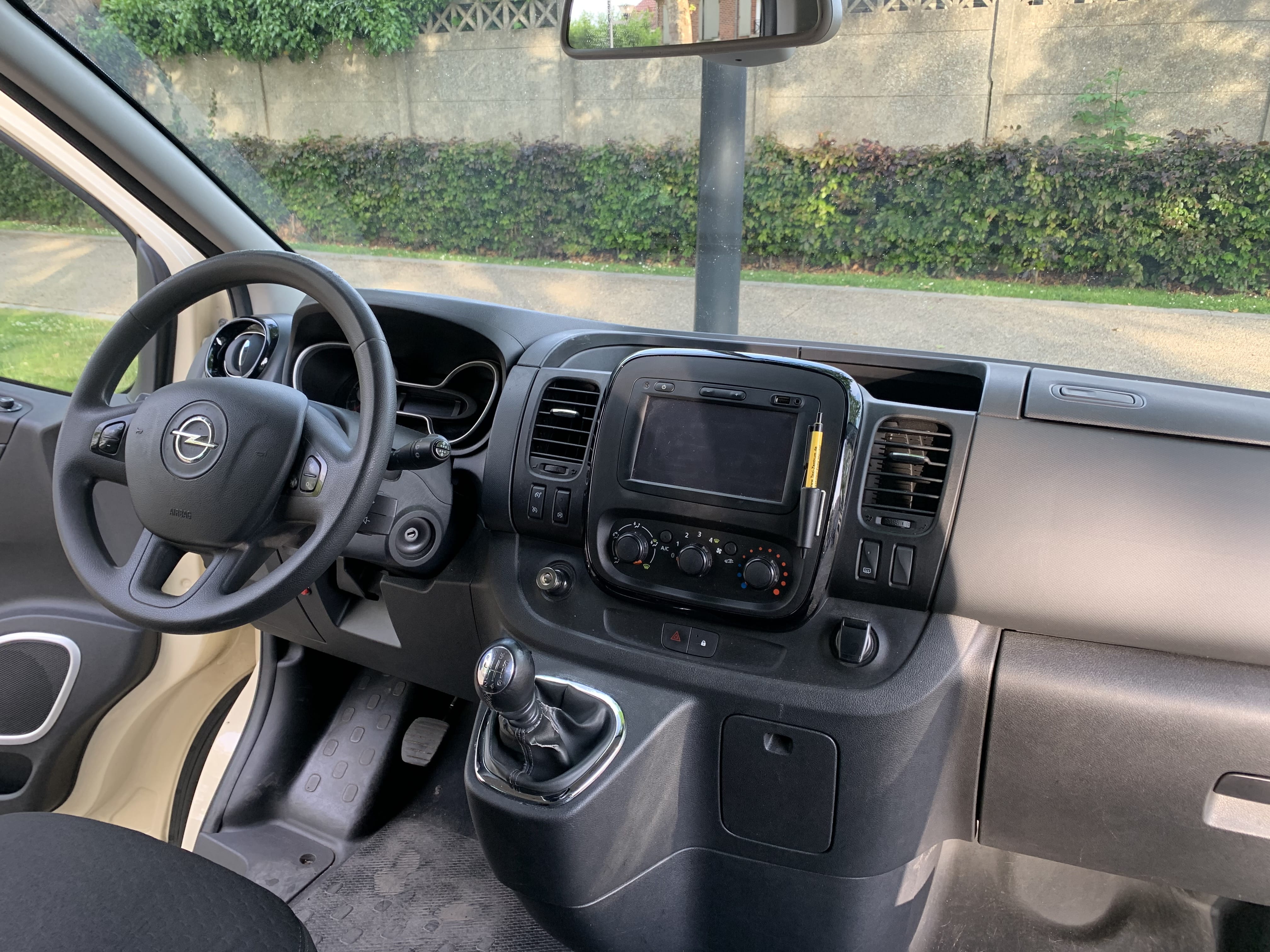 Opel Vivaro Combi 2.0 125cv avec Siège bébé