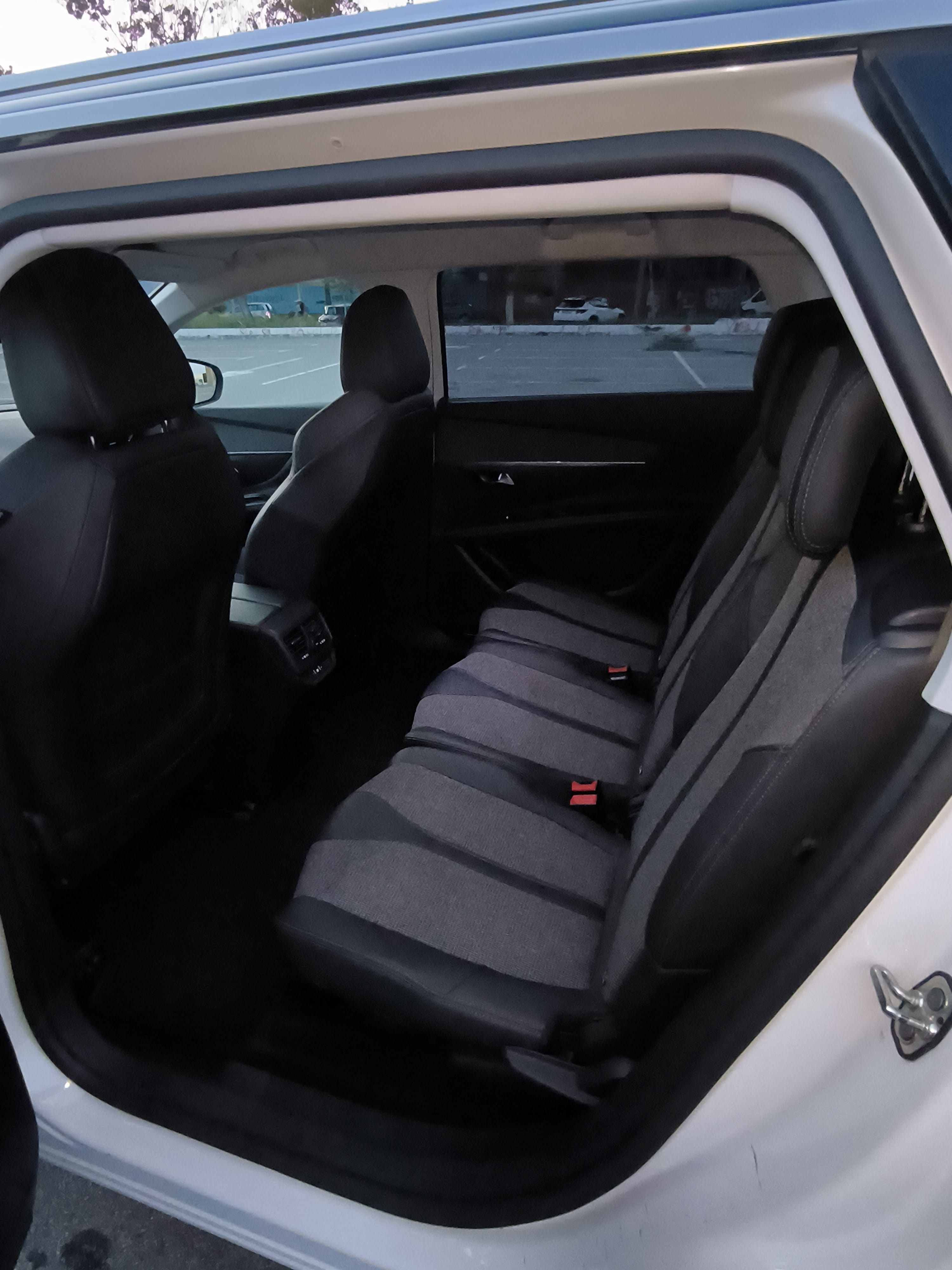 Peugeot 5008 con Silla infantil