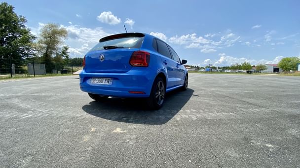 Volkswagen Polo Louez la Volkswagen Polo TDI – Dynamisme, Confort et Économie de Carburant ! avec Entrée audio / iPod