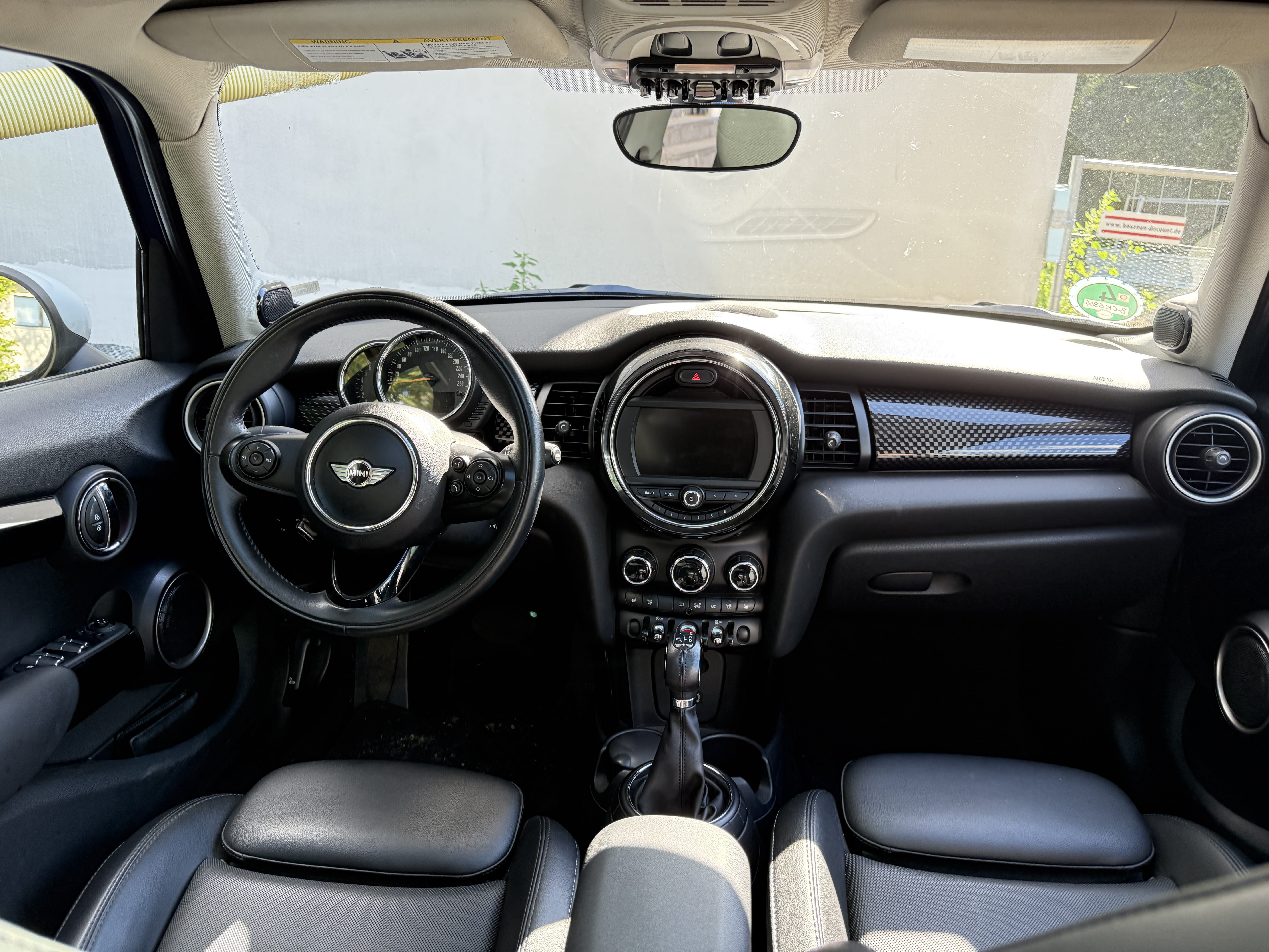 Mini Cooper 5-Türer with Bluetooth audio