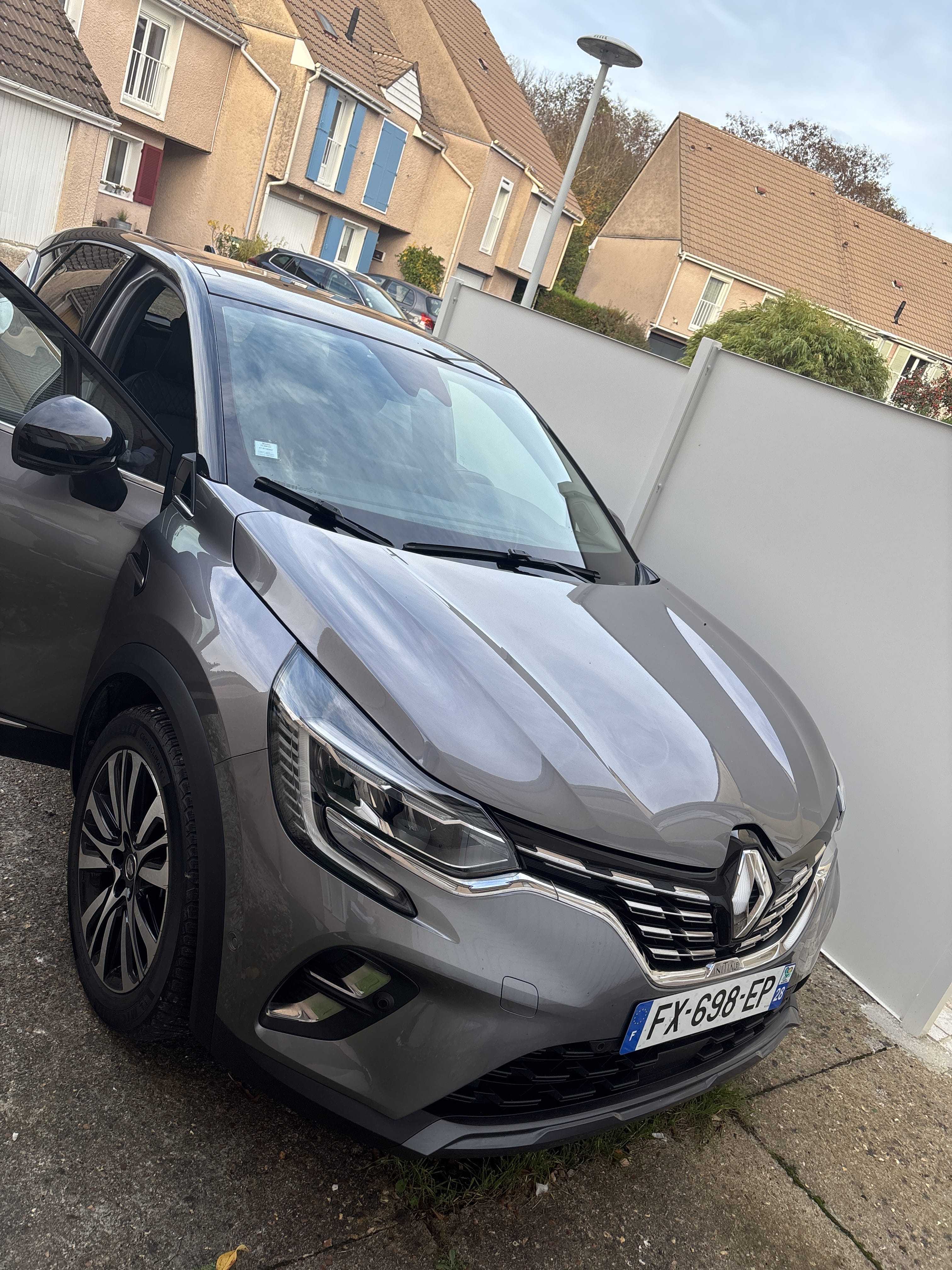 Renault Captur, 2021, Essence 95 / Électrique (hybride), automatique