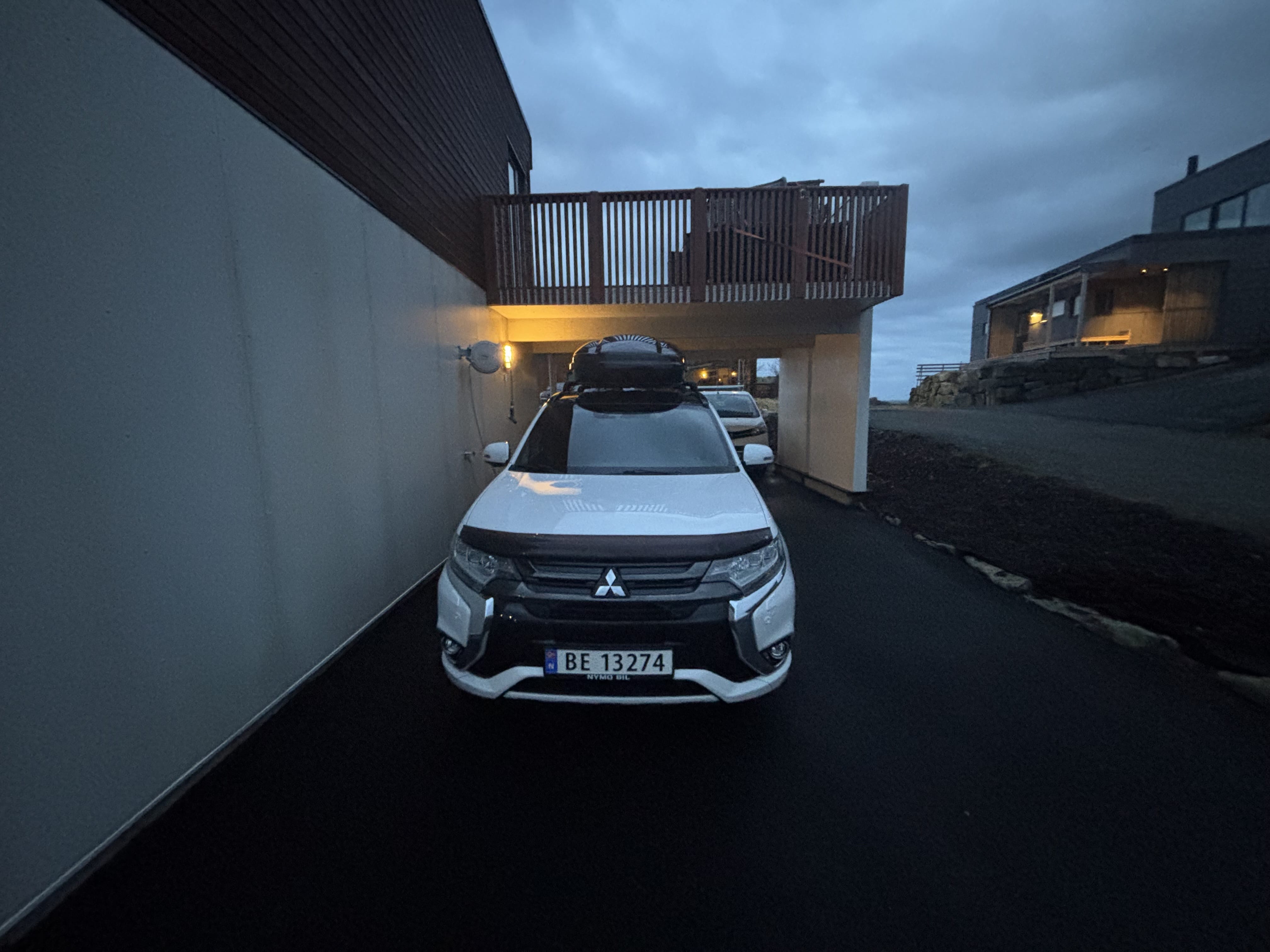Mitsubishi Outlander PHEV MOTION with Roof box