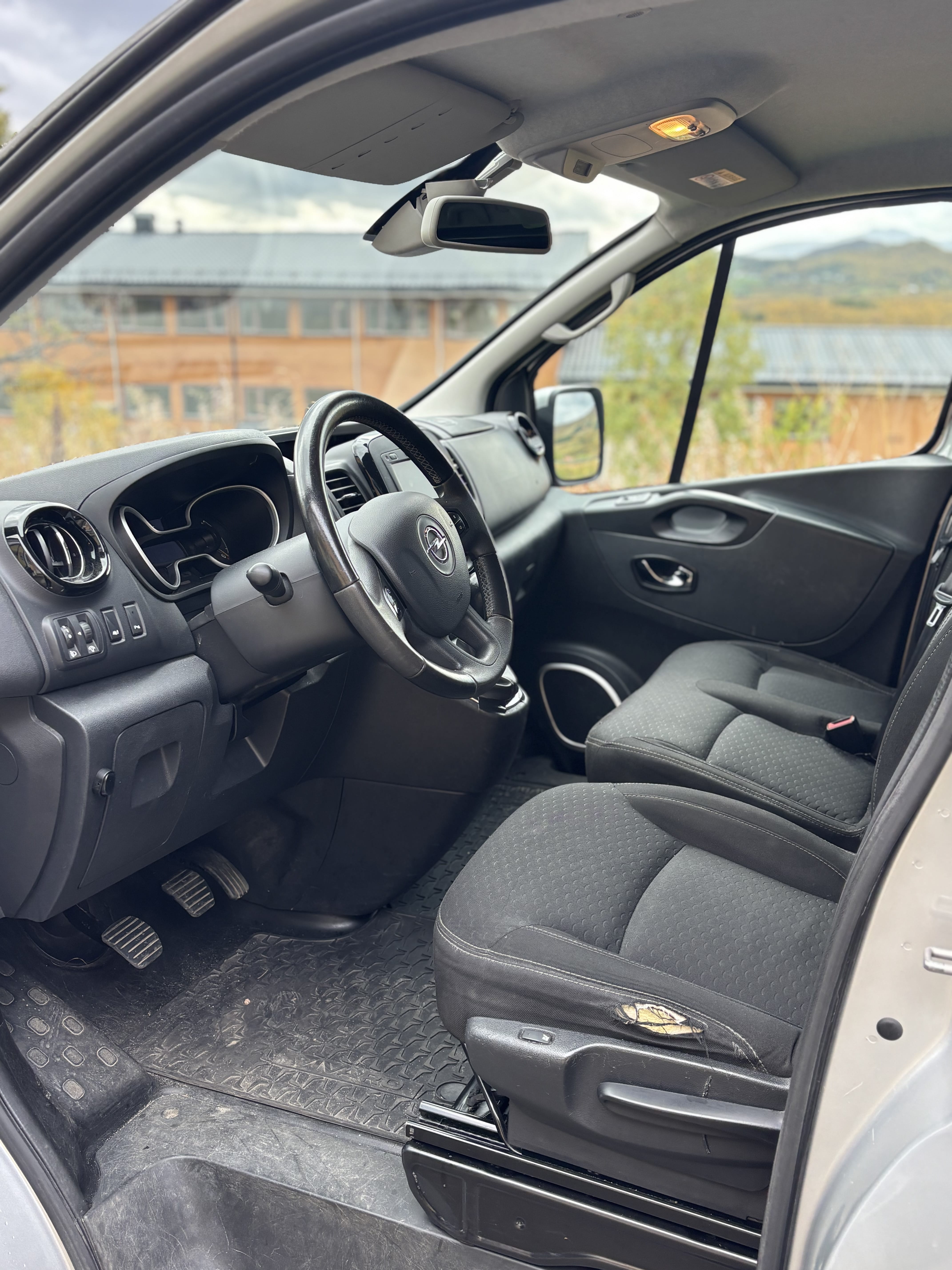 Opel Vivaro Minibuss med Apple CarPlay