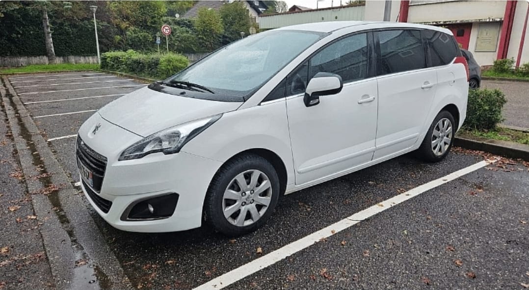 Peugeot 5008 1.6 HDI 7 places avec GPS