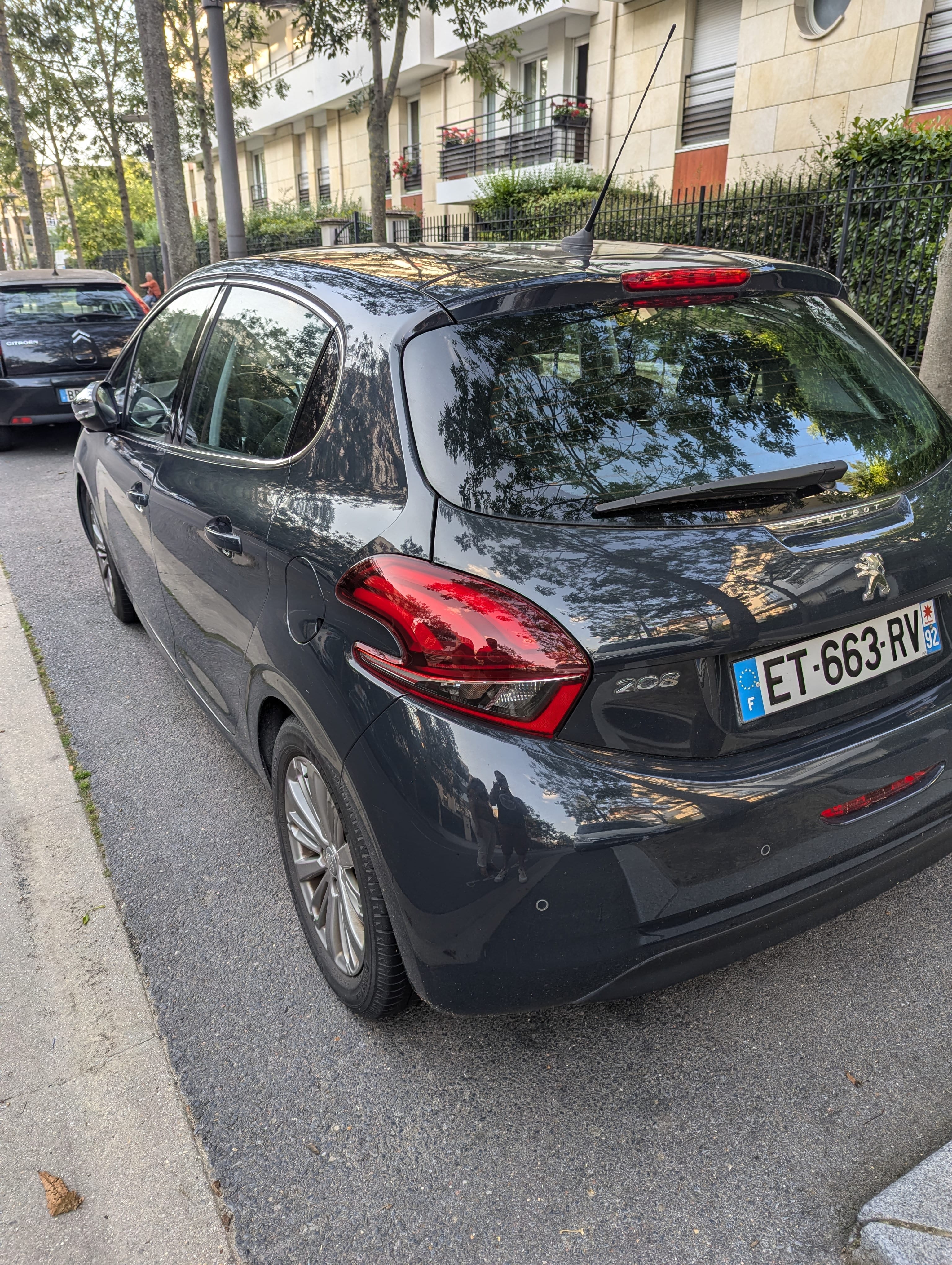 Peugeot 208 Allure 1.2 puretech 110 s&s eat6 avec Audio Bluetooth