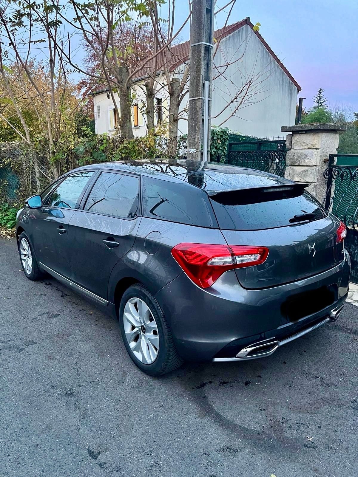 Citroen DS5 1.6 essence avec Climatisation