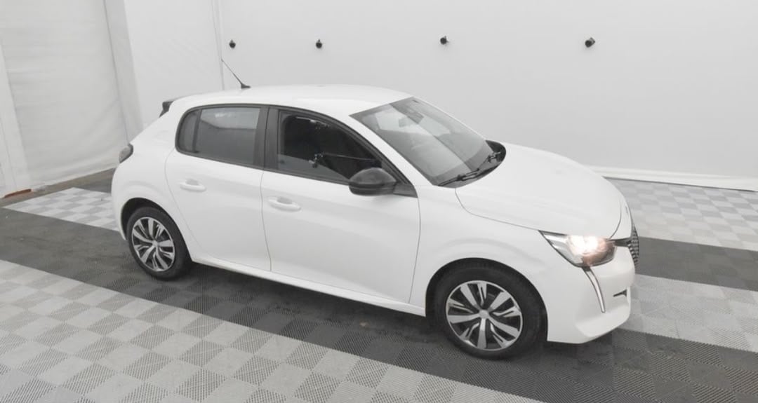 Peugeot 208 avec GPS