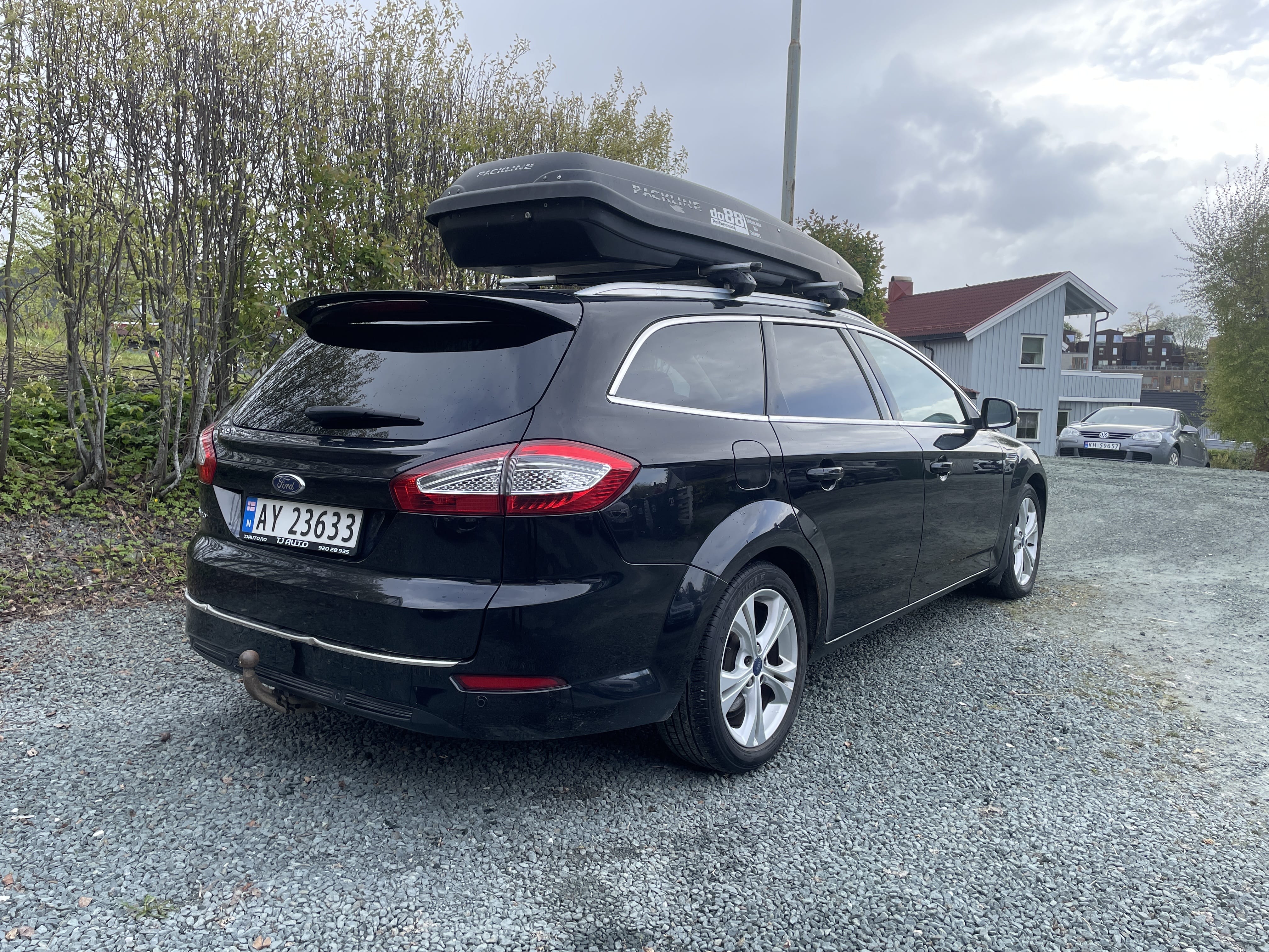 Ford Mondeo SW Roof cargo box with GPS