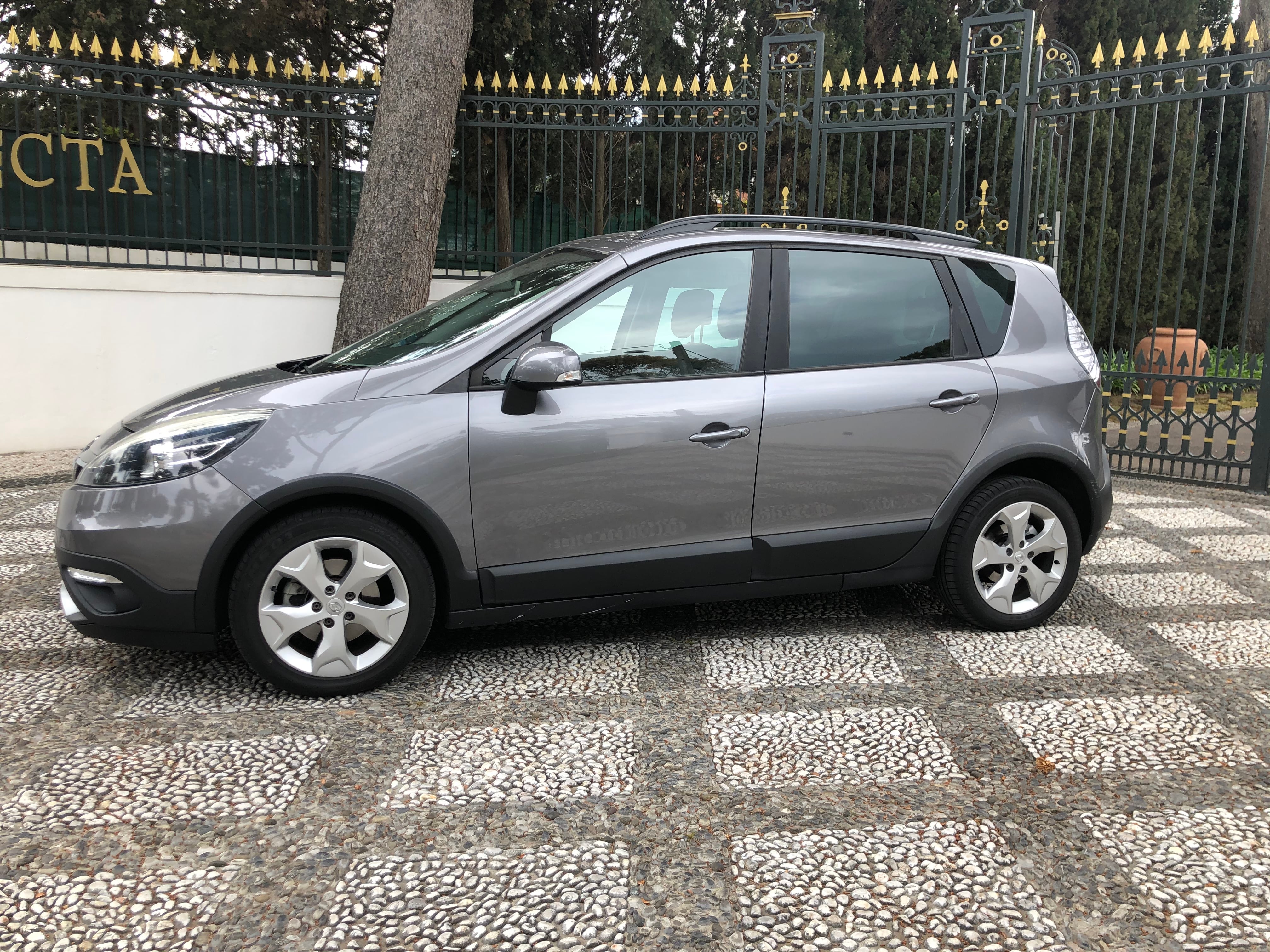 Renault Scenic 1.5 dci 110ch eco avec Climatisation