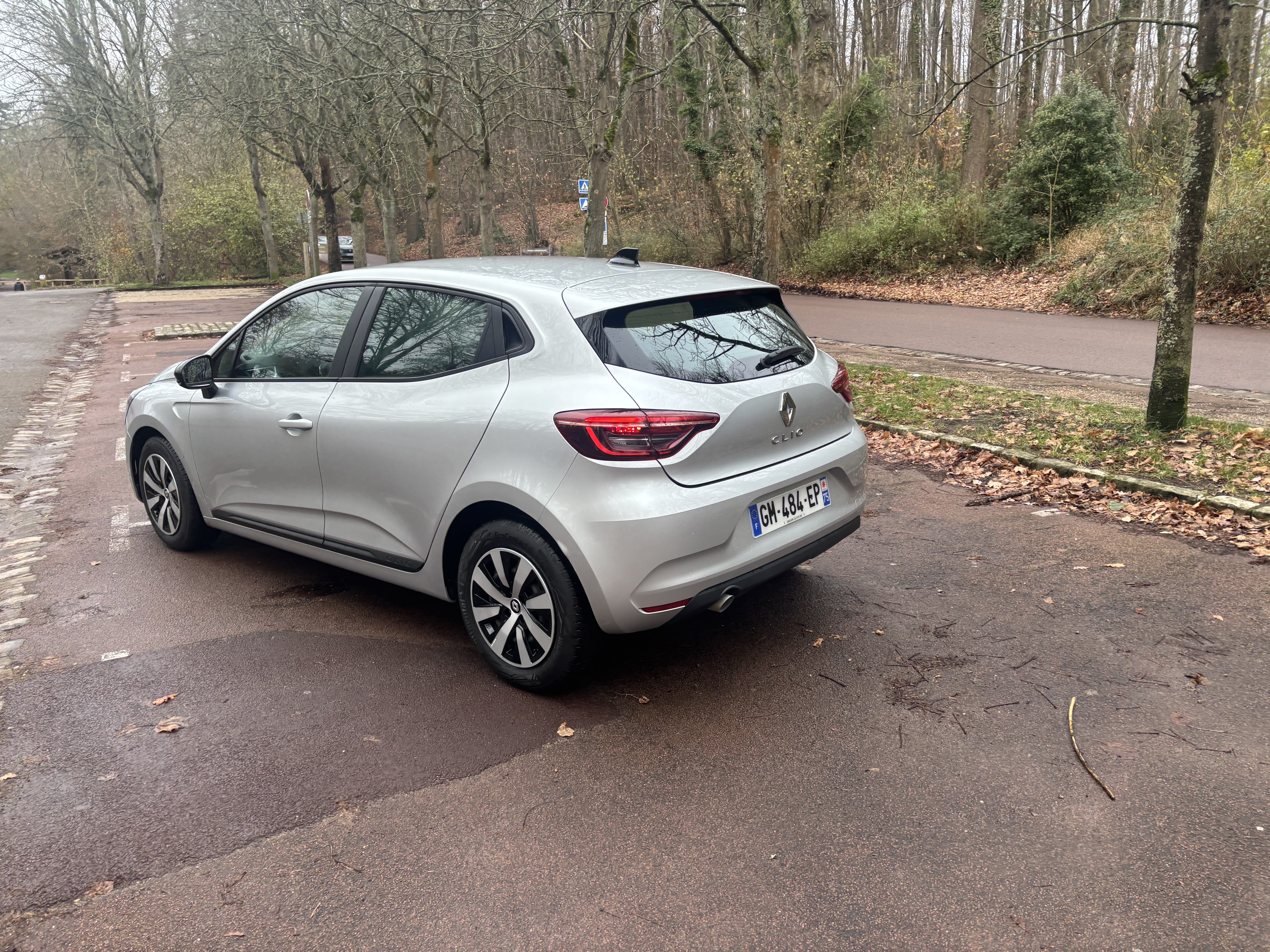 Renault Clio  /collège Henri Dunant/USB/Mosquée /90cv avec GPS